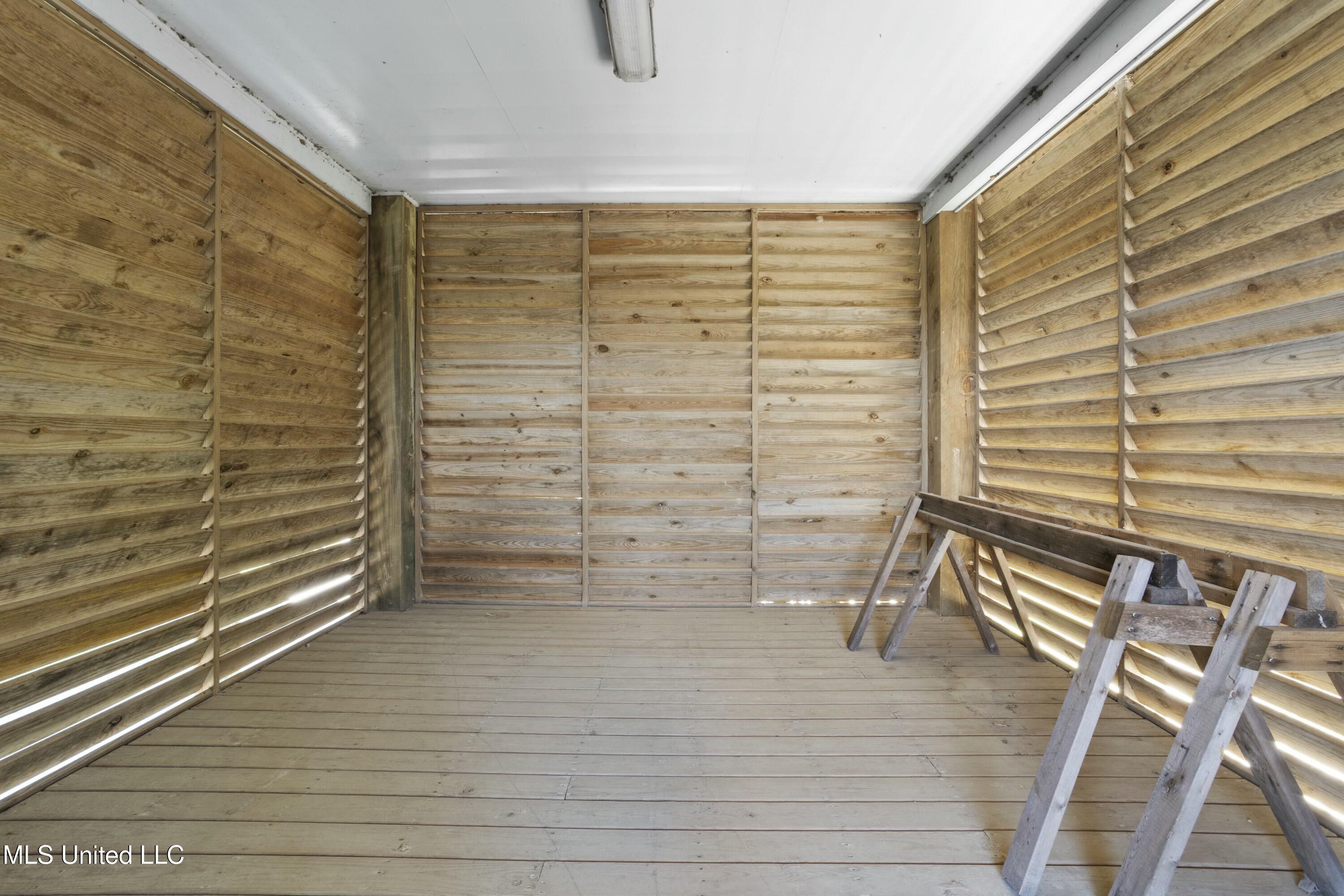 4035 Riverside Drive