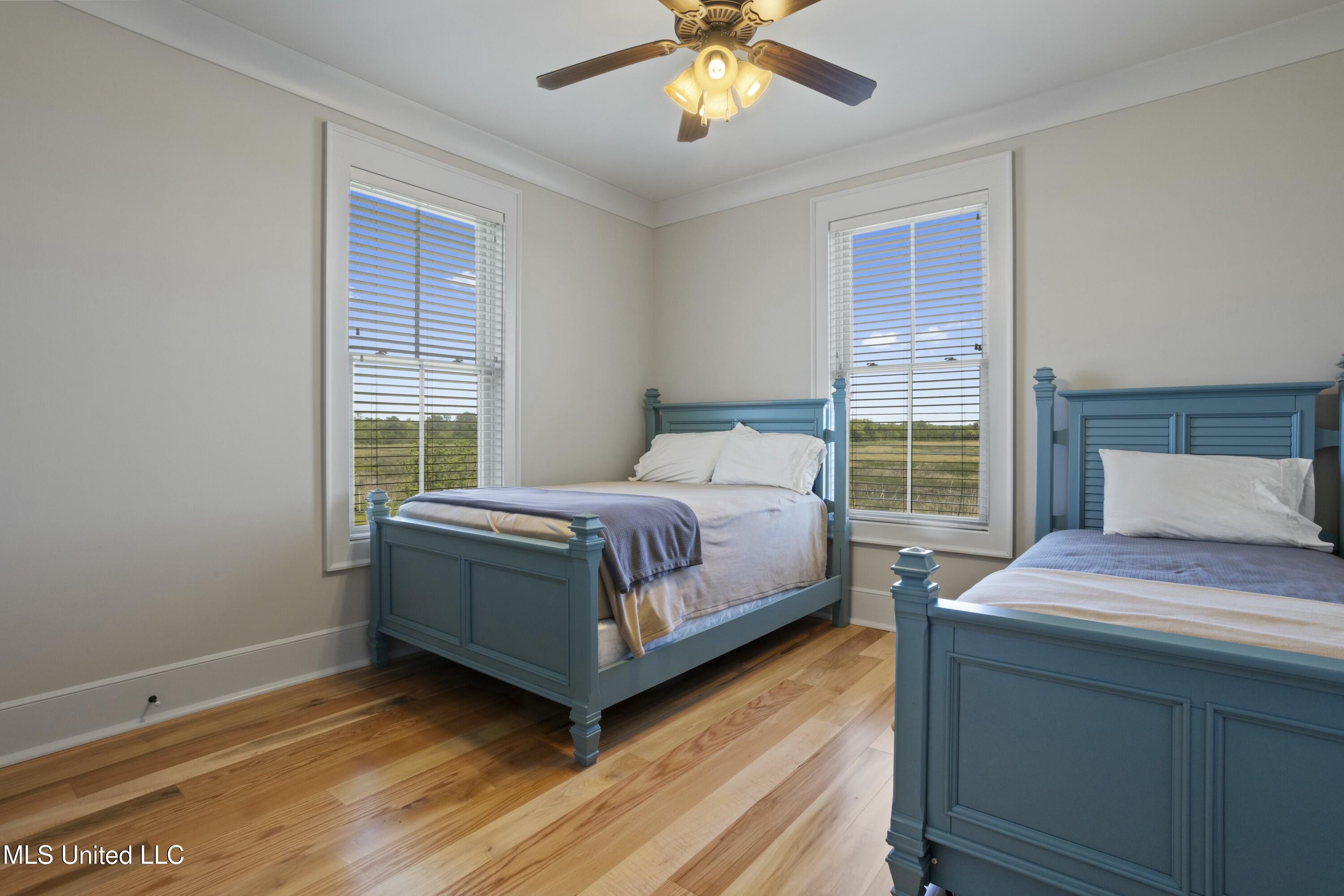 4035 Riverside Drive