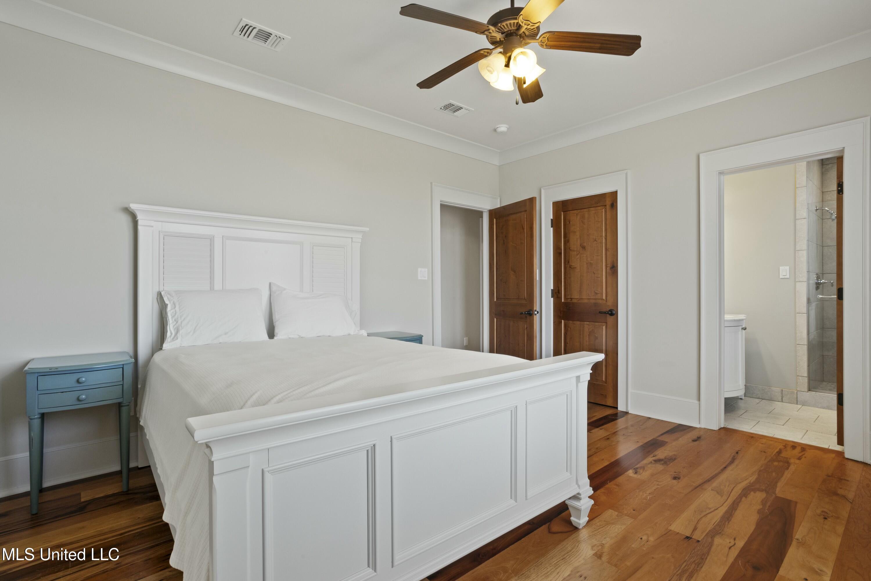 4035 Riverside Drive