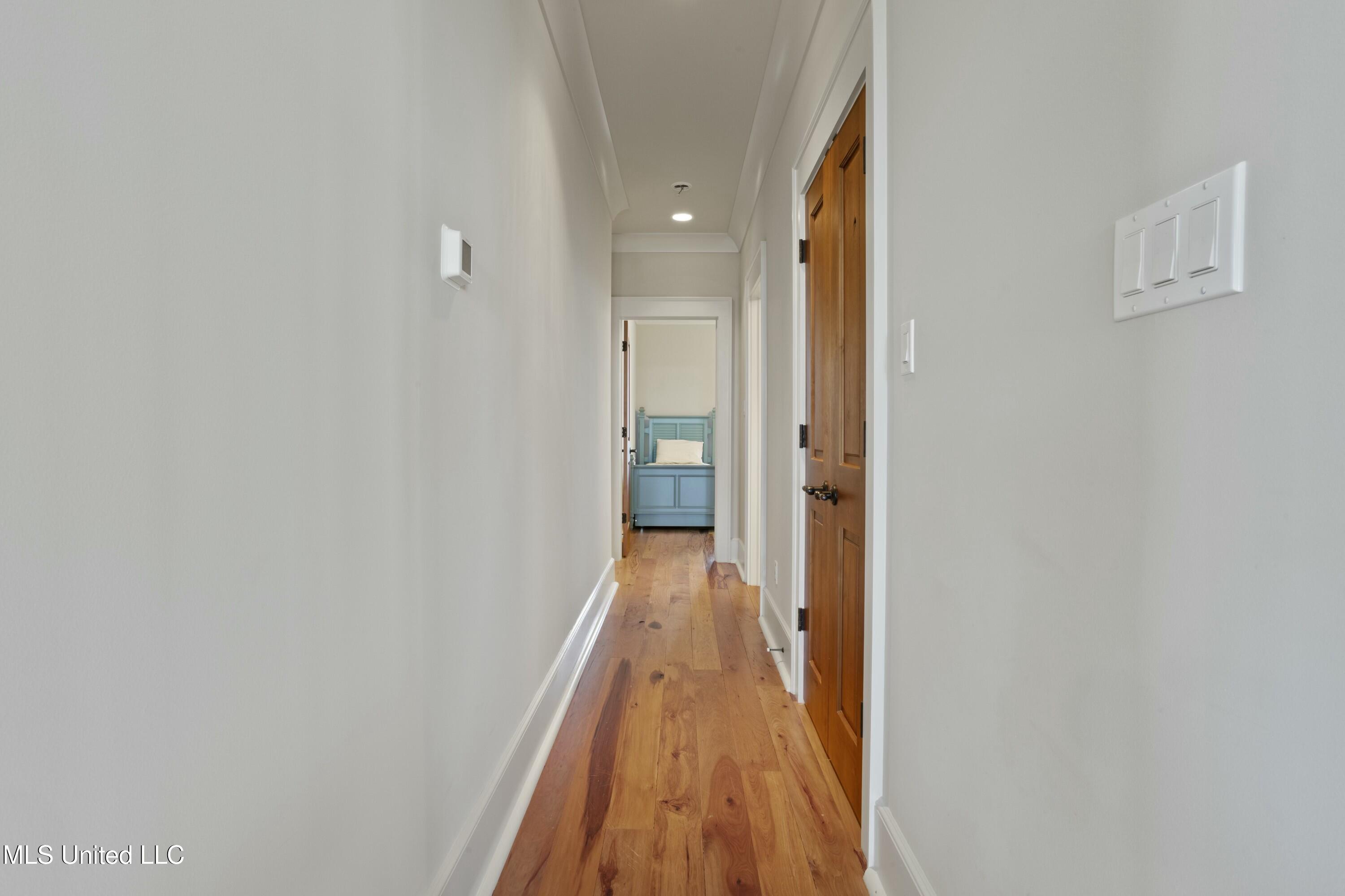 4035 Riverside Drive