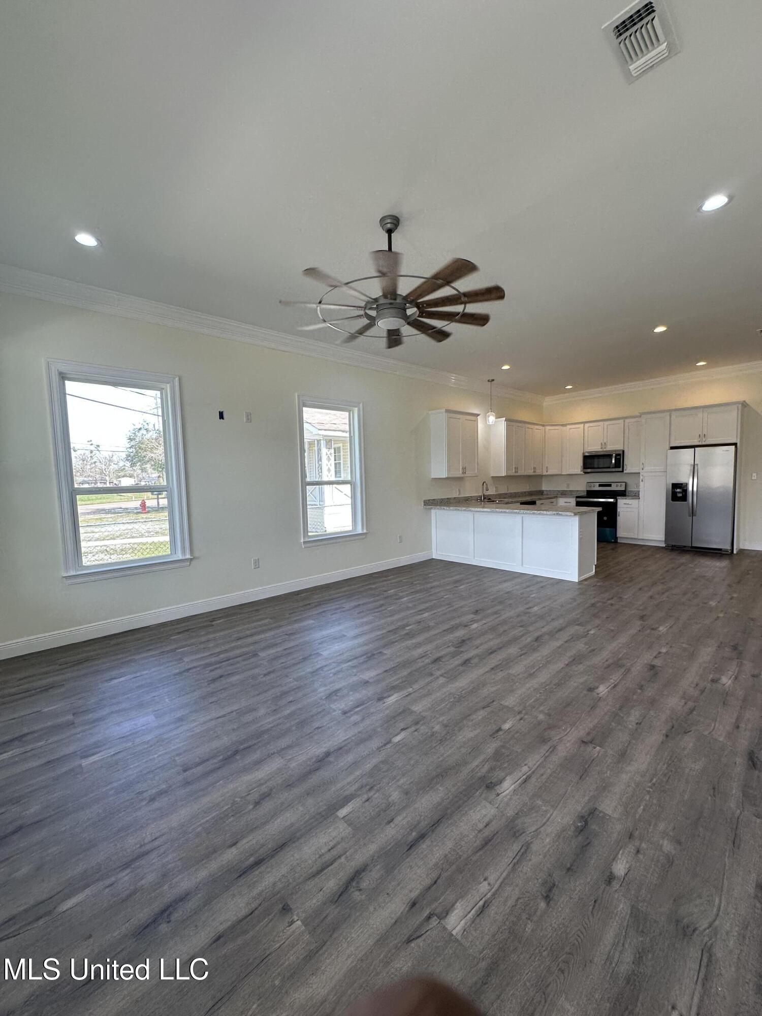 821 Central Avenue