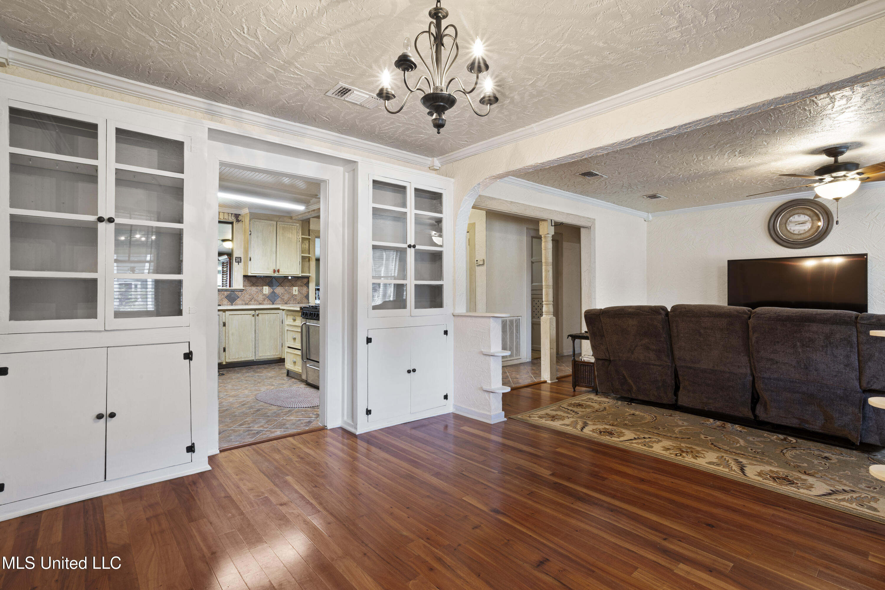 329 Demontluzin Avenue