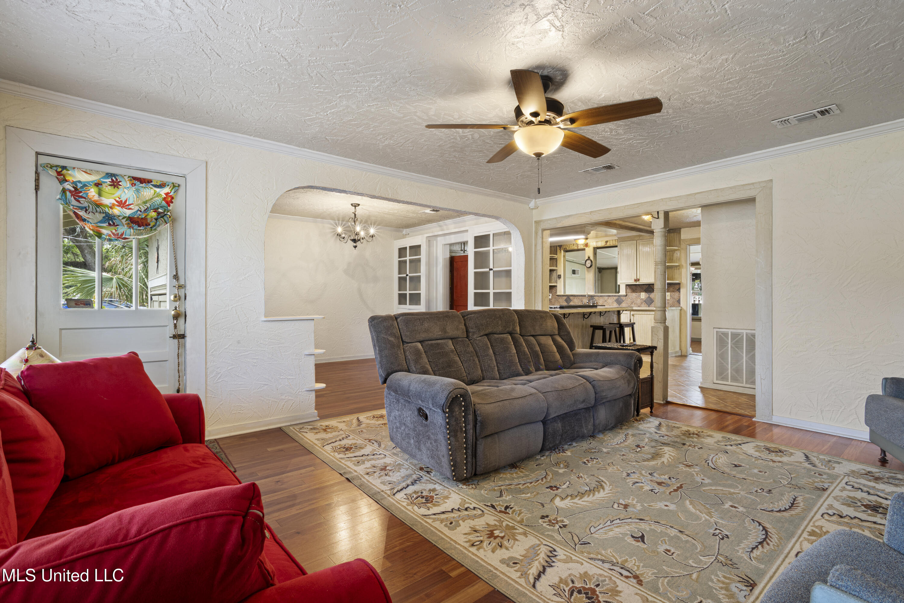 329 Demontluzin Avenue