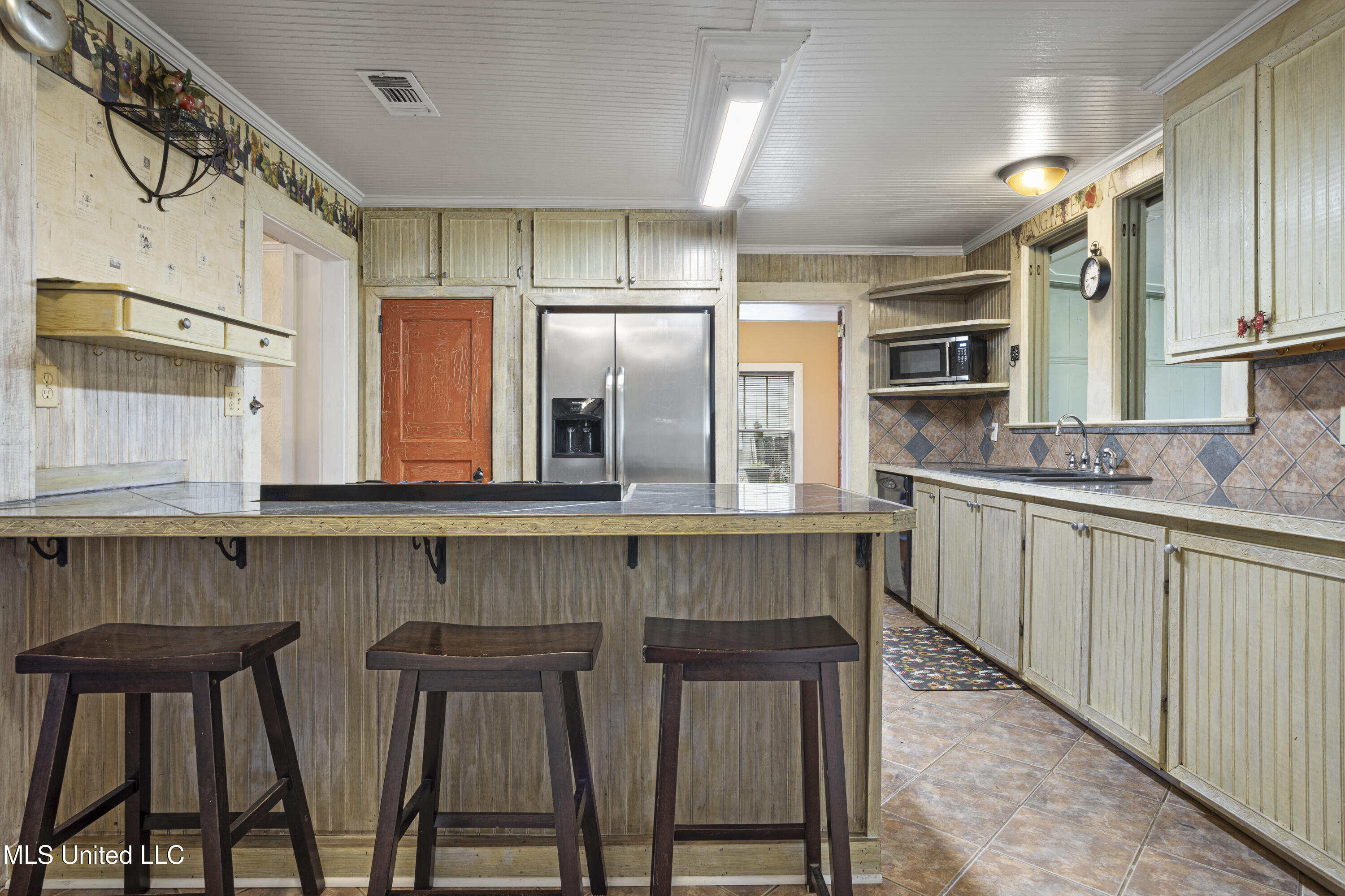 329 Demontluzin Avenue