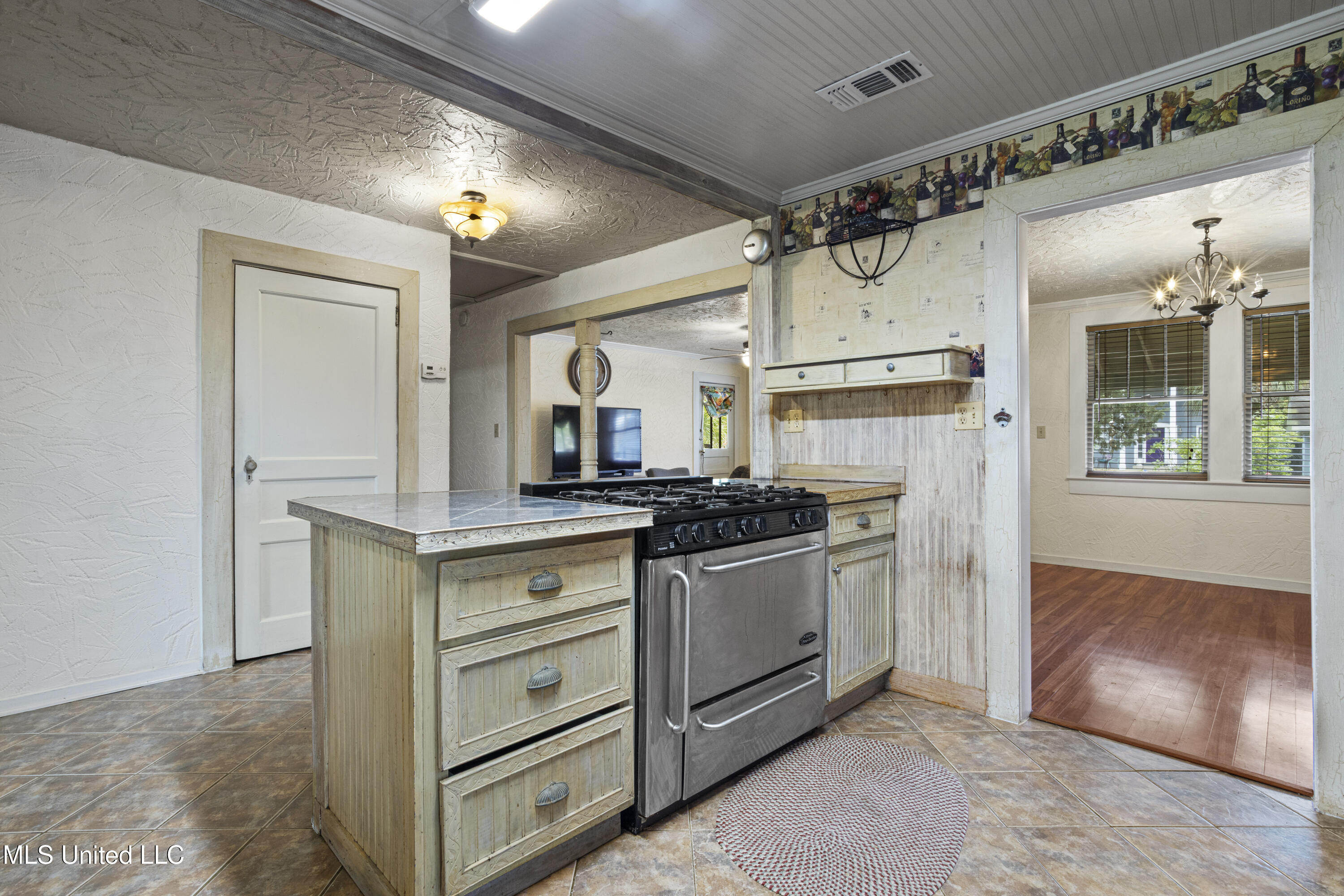 329 Demontluzin Avenue