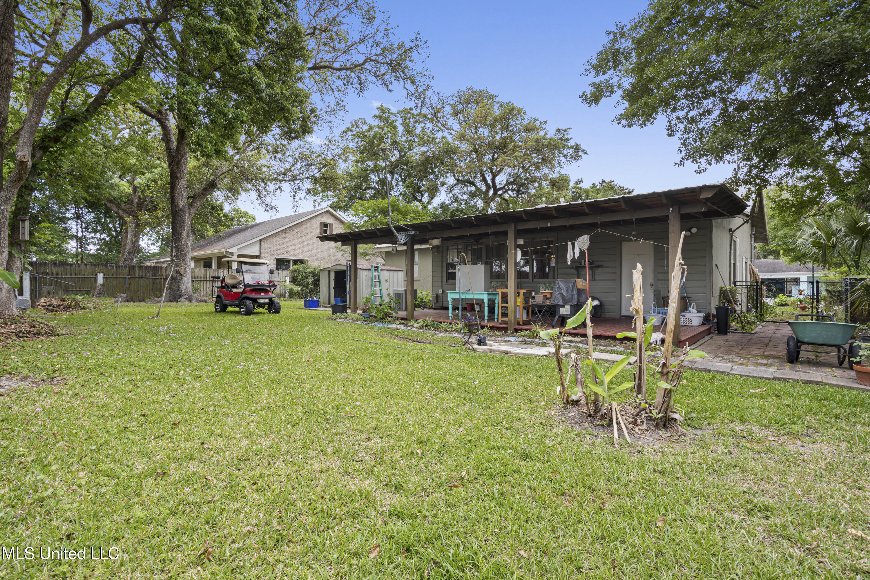 329 Demontluzin Avenue