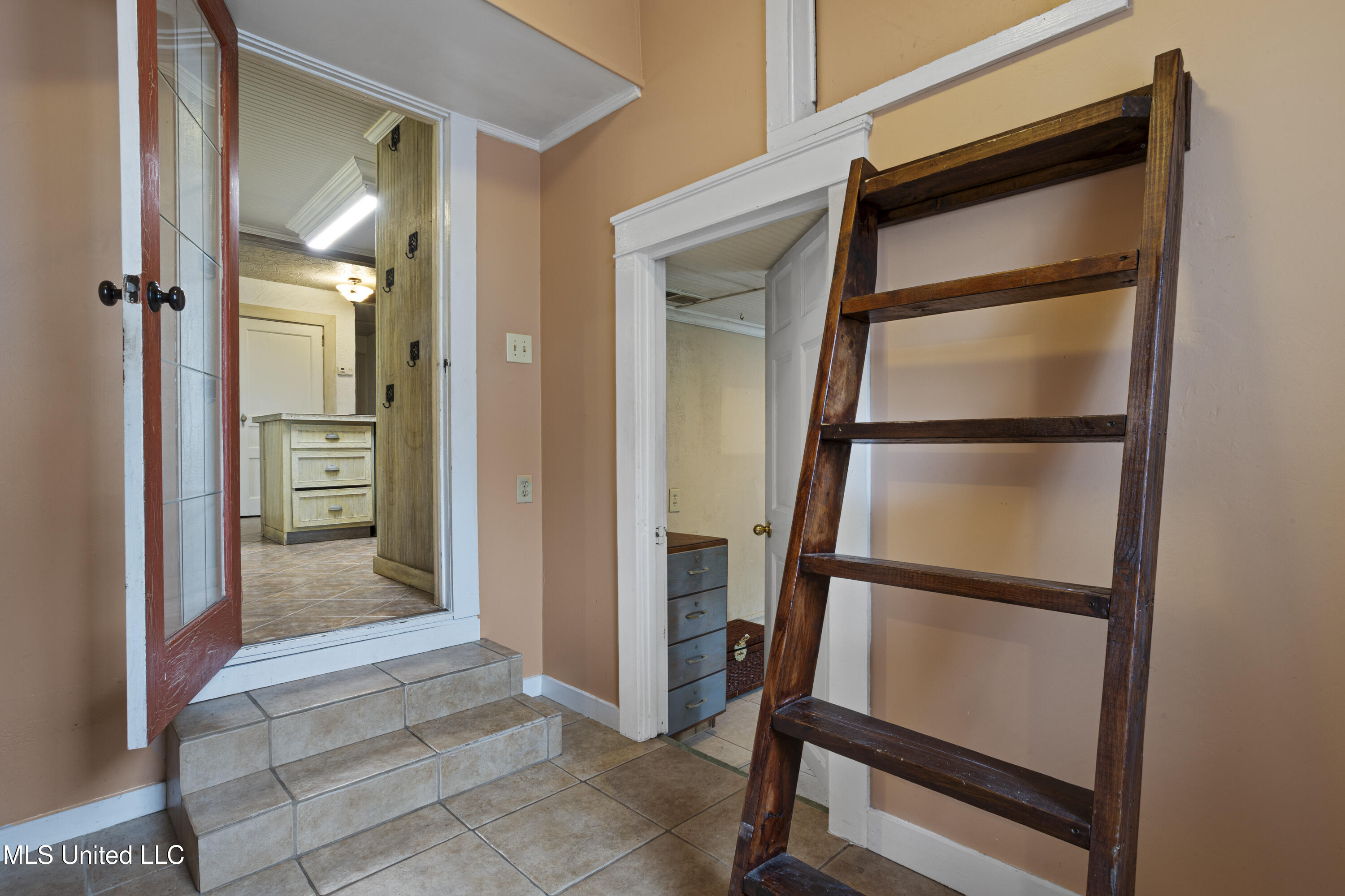 329 Demontluzin Avenue