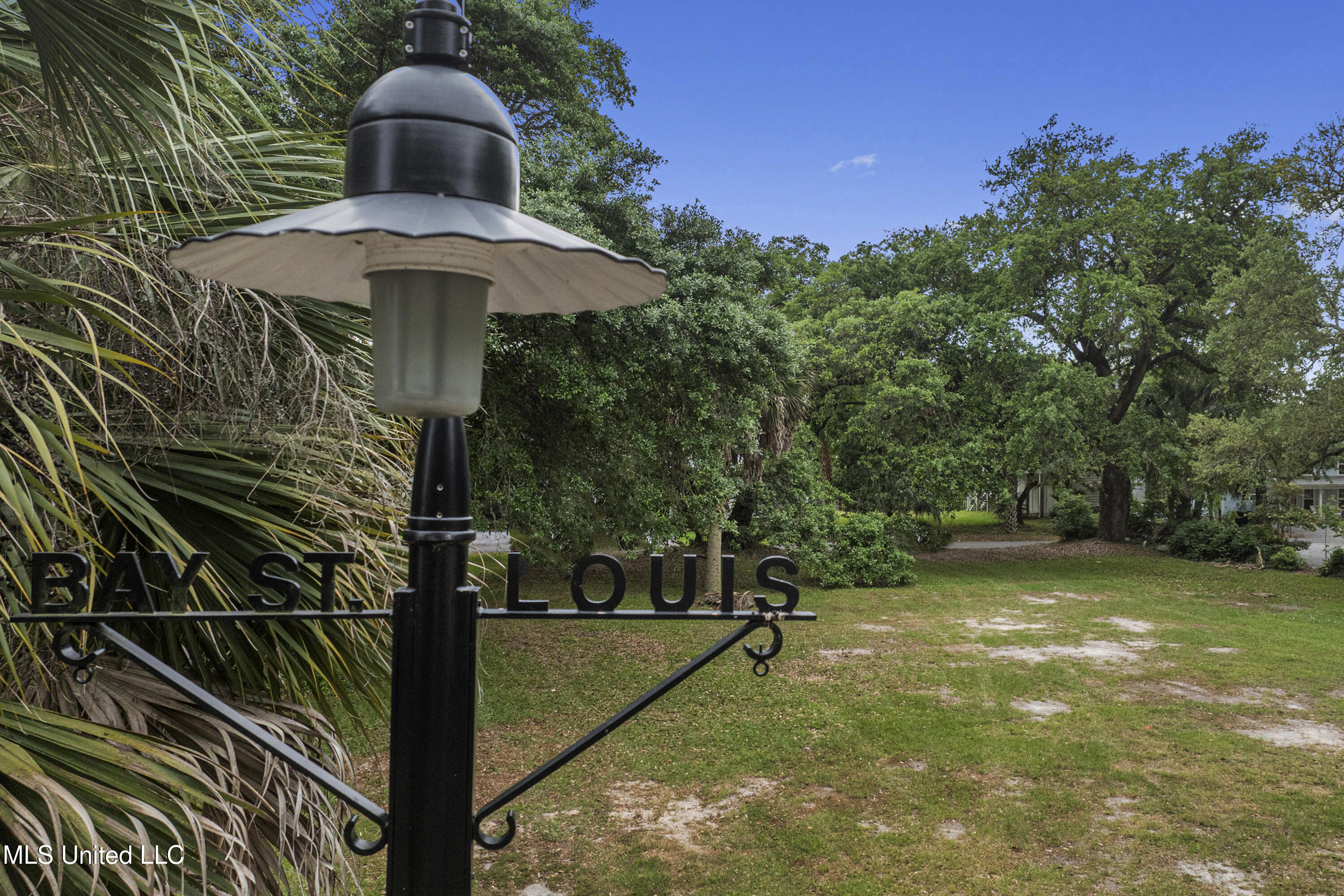 329 Demontluzin Avenue