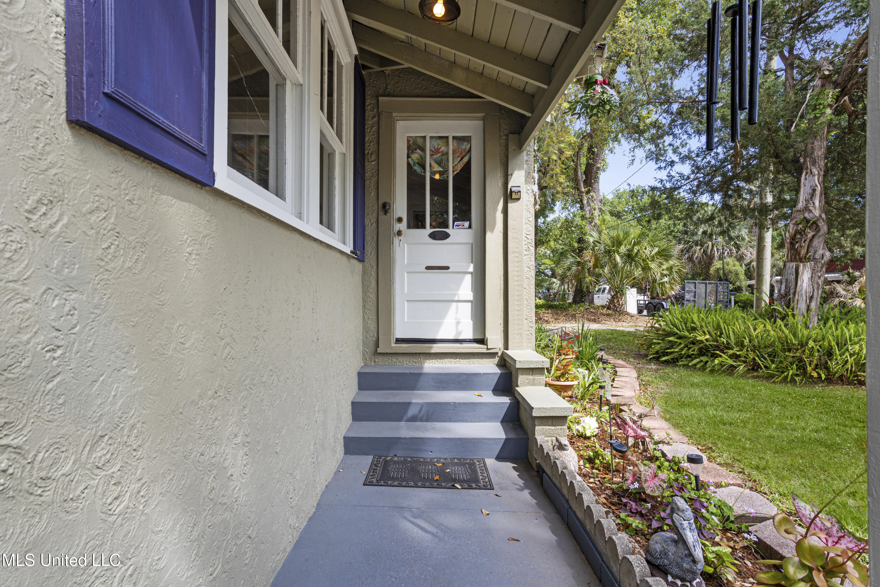 329 Demontluzin Avenue