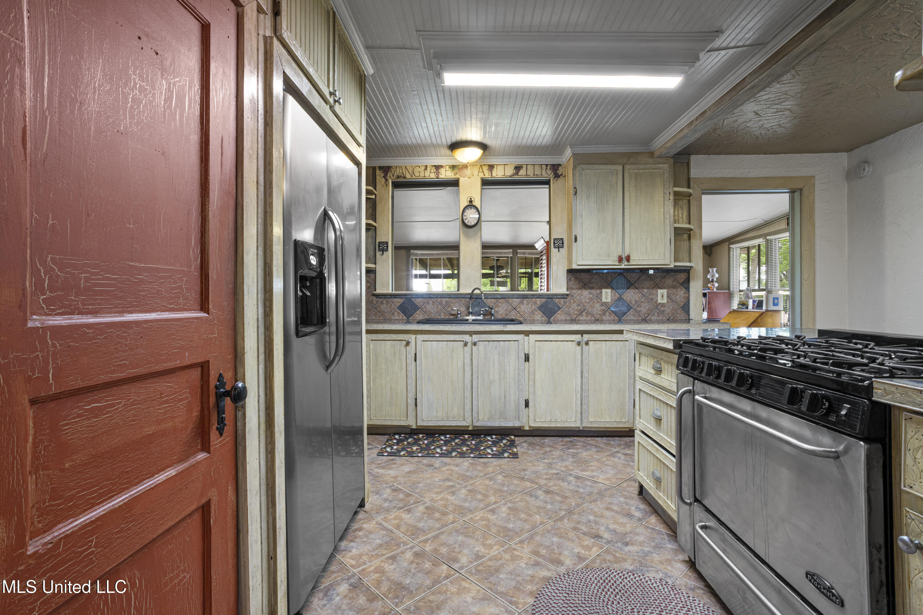 329 Demontluzin Avenue