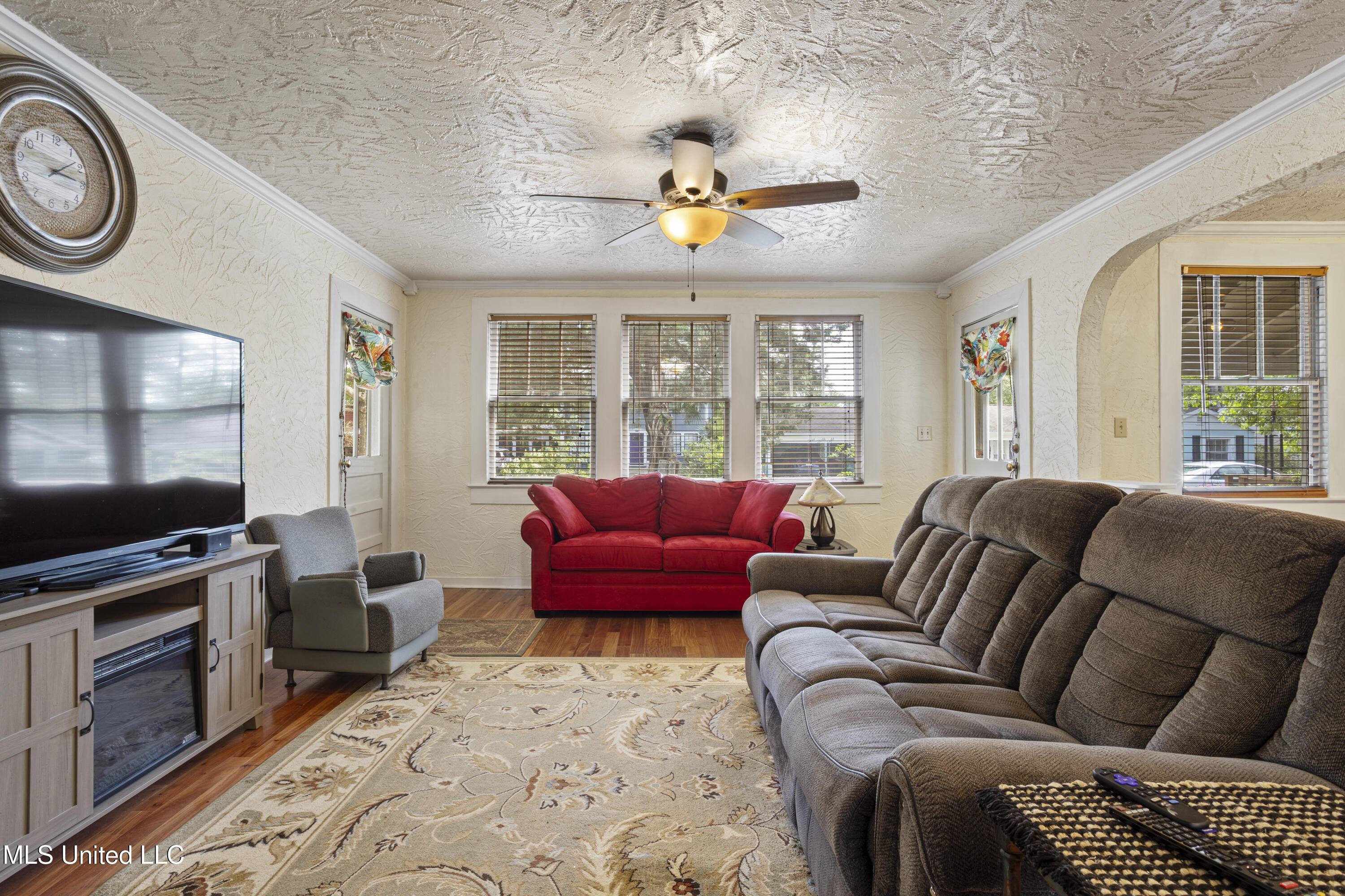 329 Demontluzin Avenue