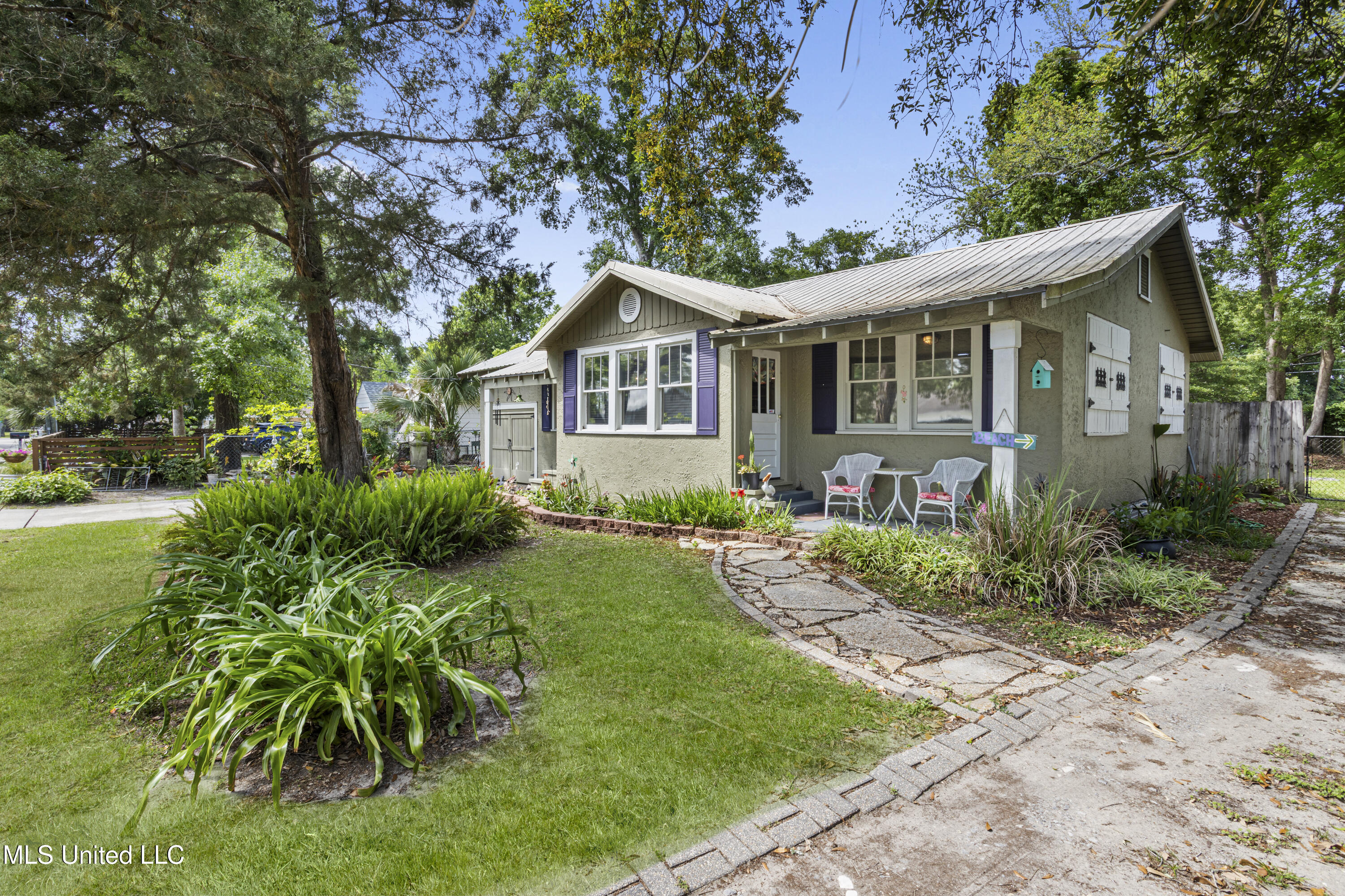 329 Demontluzin Avenue