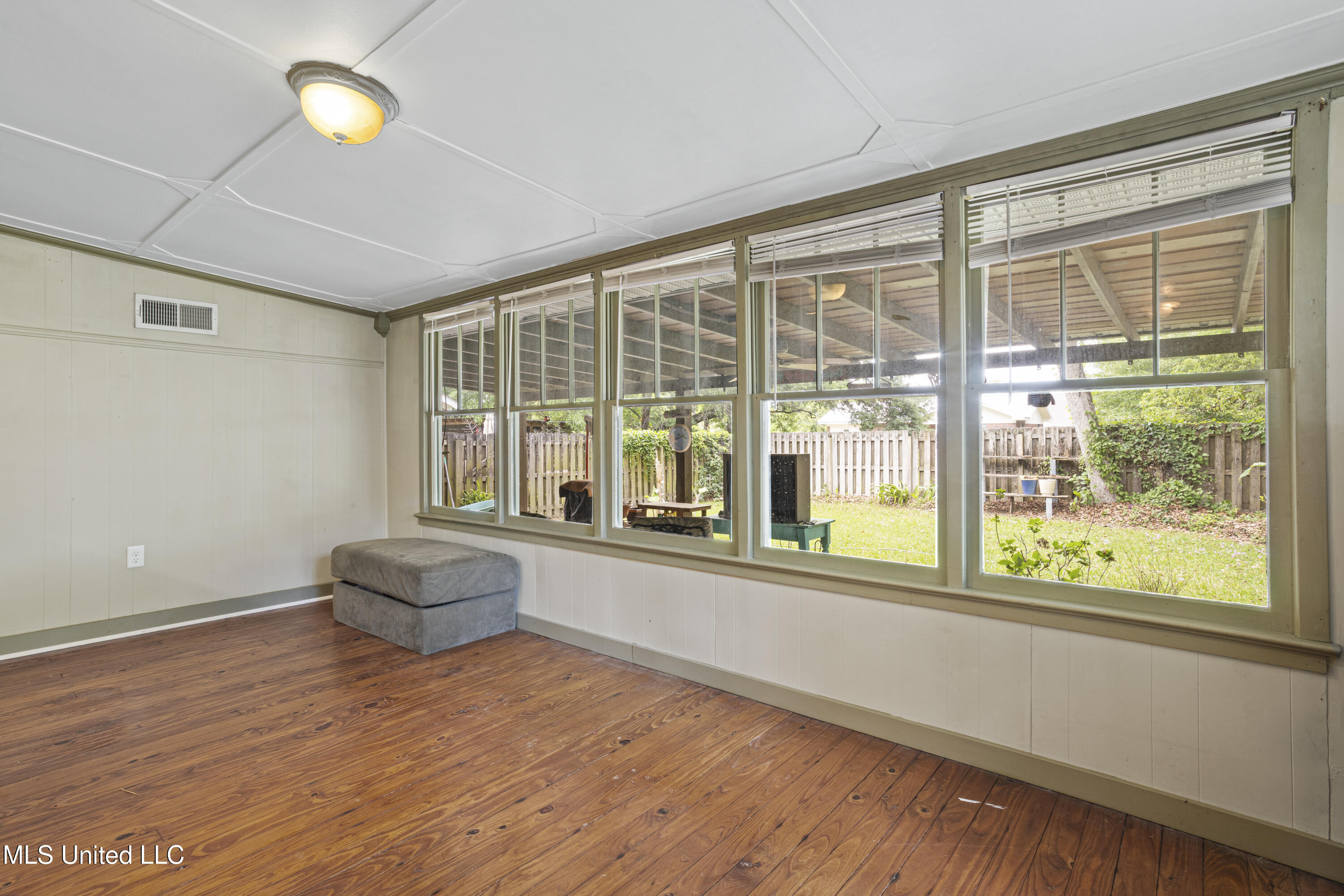 329 Demontluzin Avenue