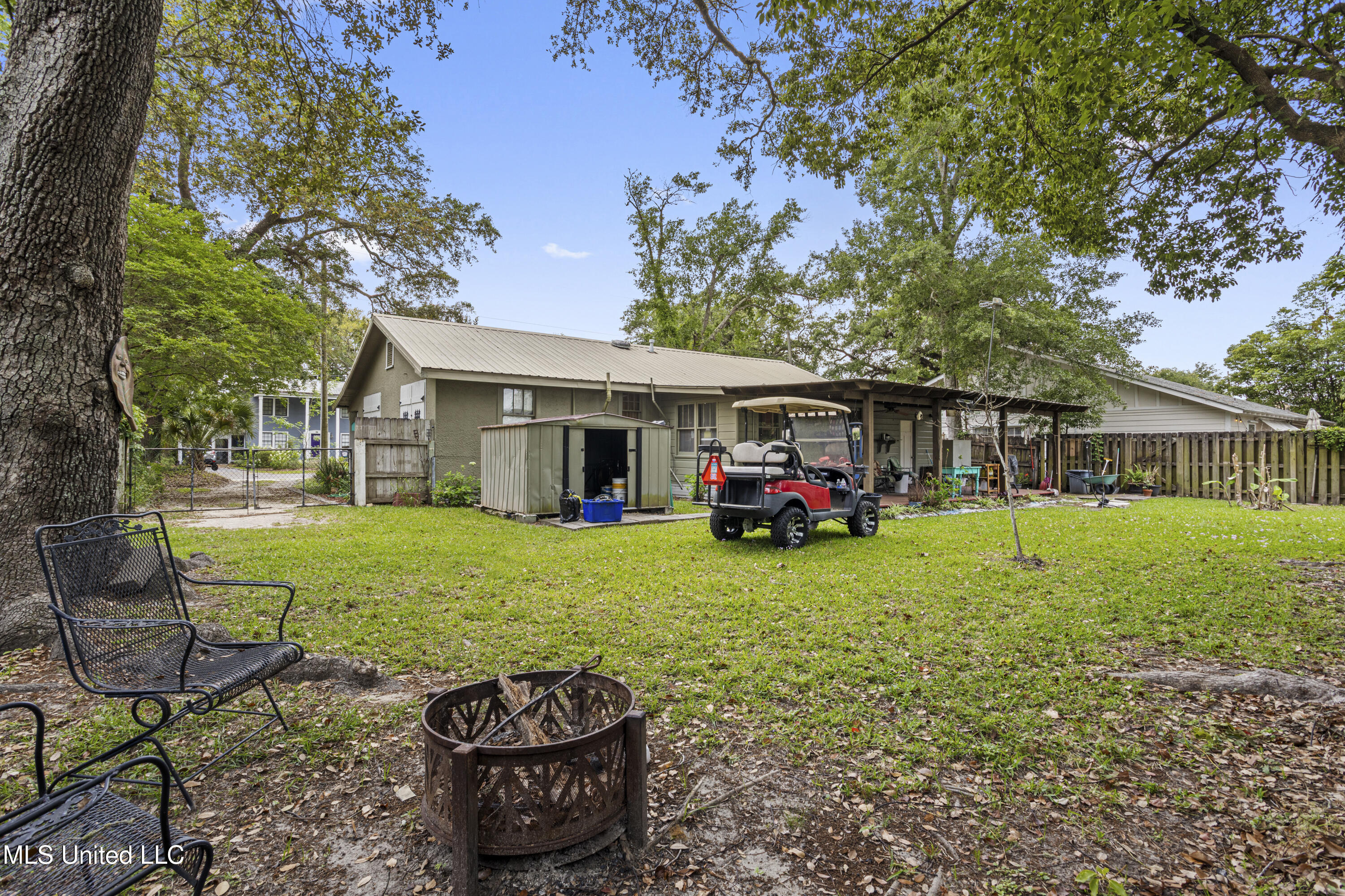 329 Demontluzin Avenue