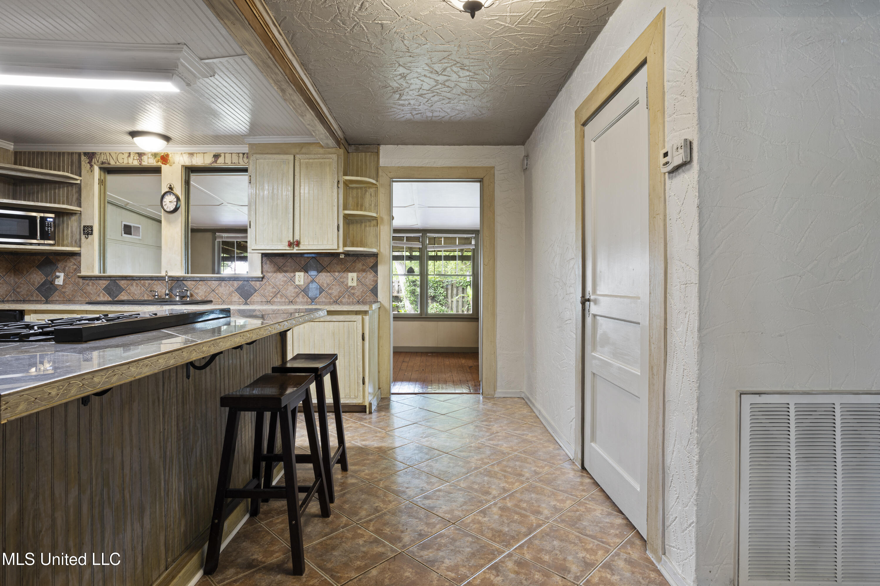 329 Demontluzin Avenue