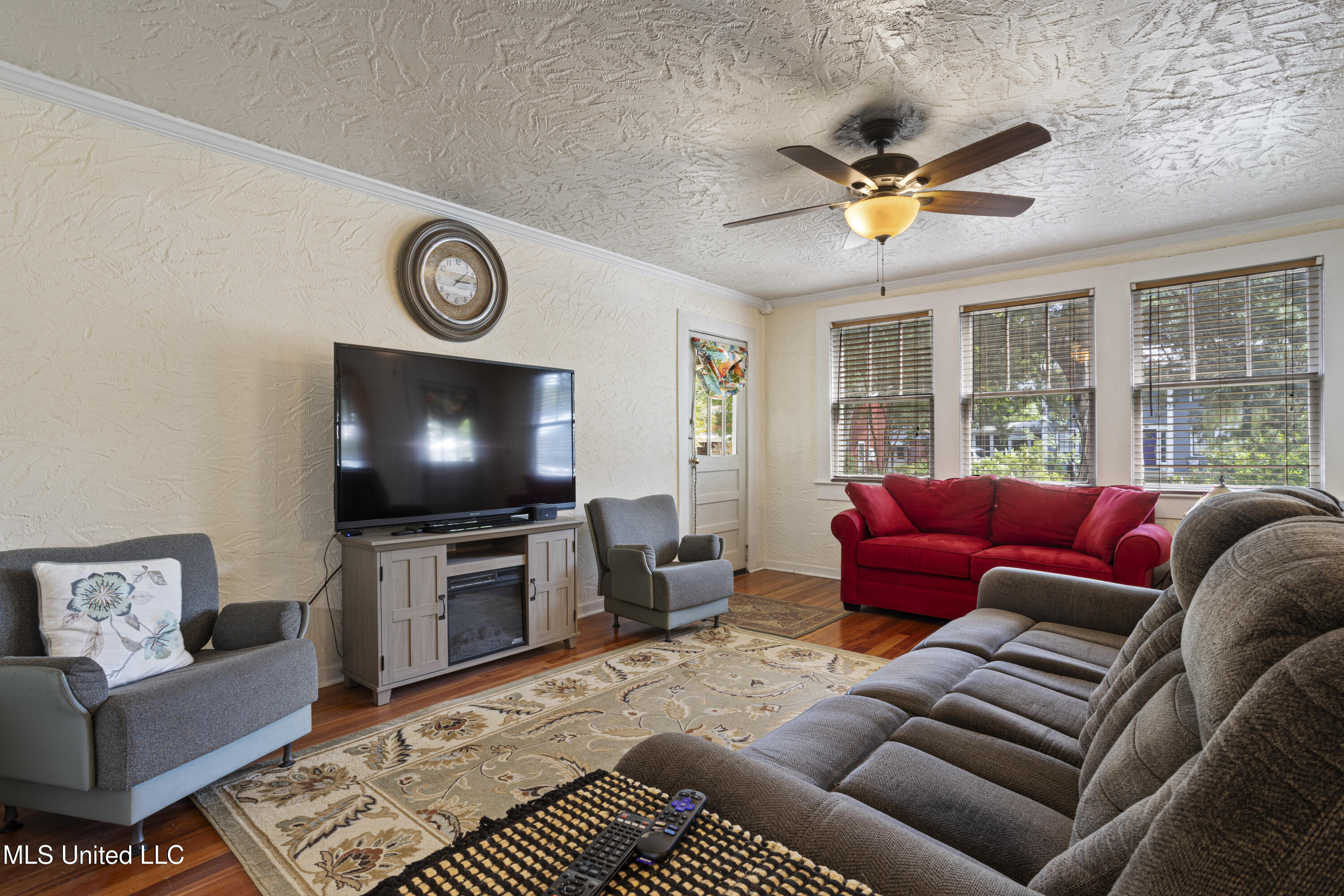 329 Demontluzin Avenue