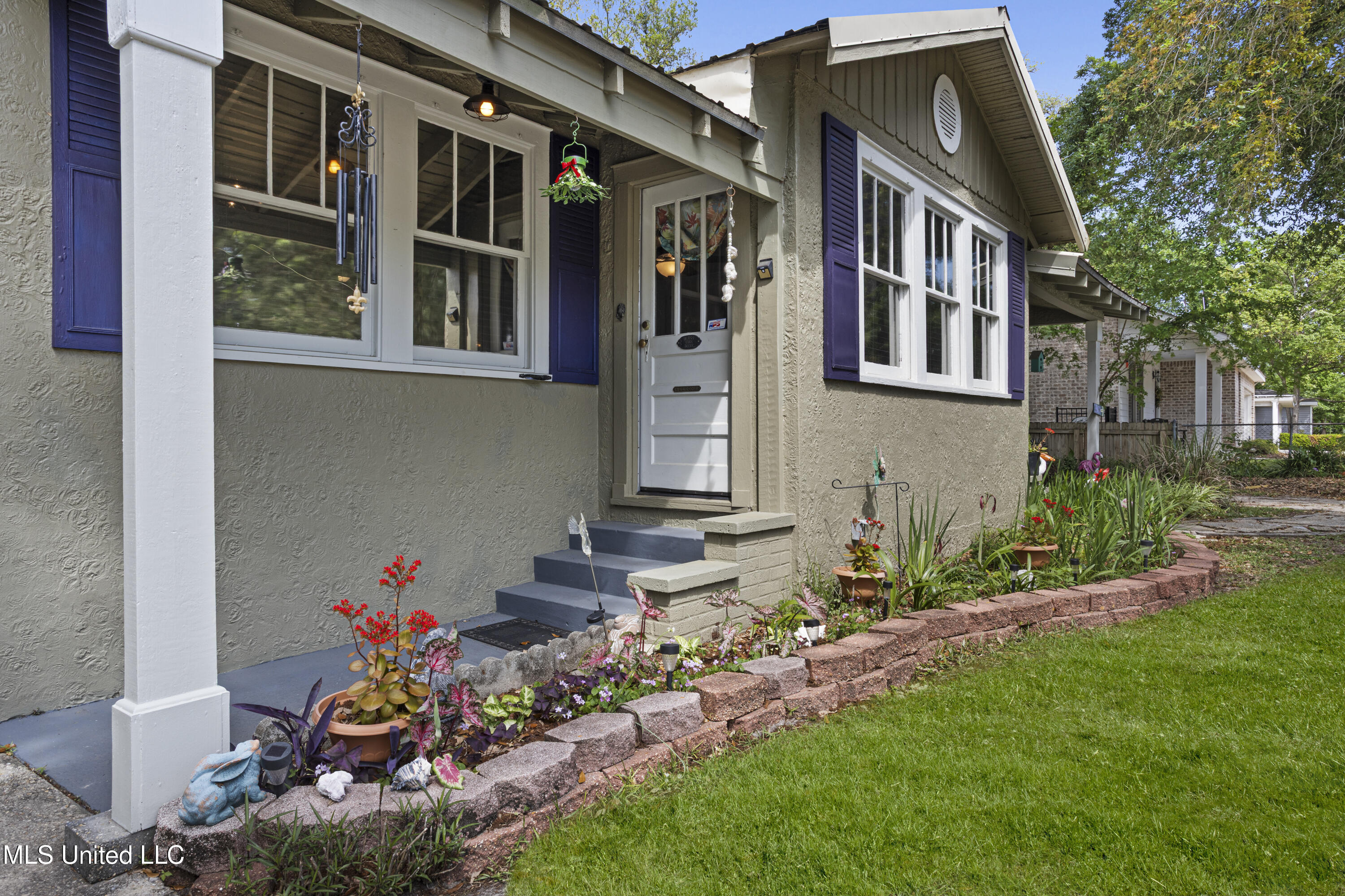 329 Demontluzin Avenue