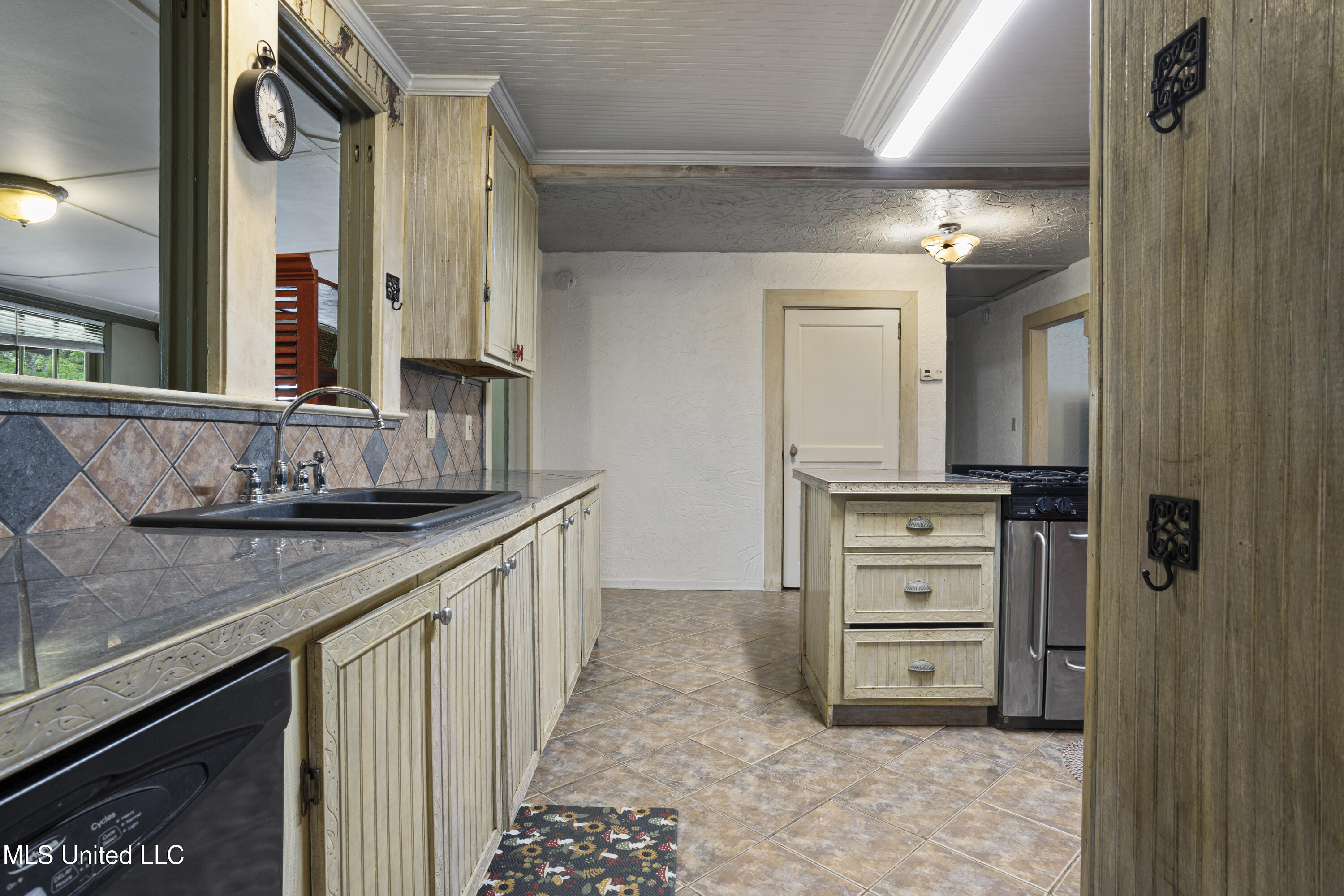 329 Demontluzin Avenue