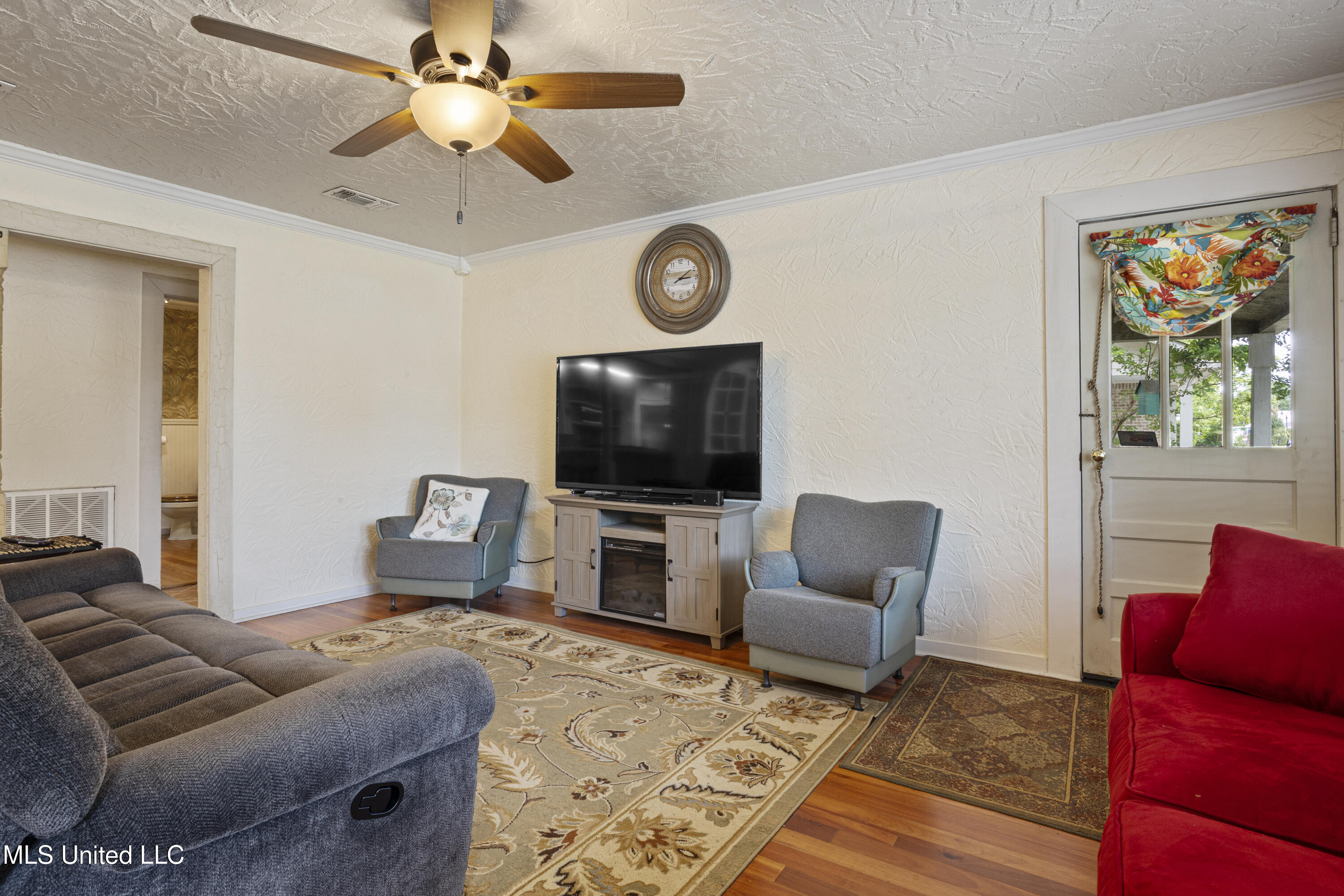 329 Demontluzin Avenue