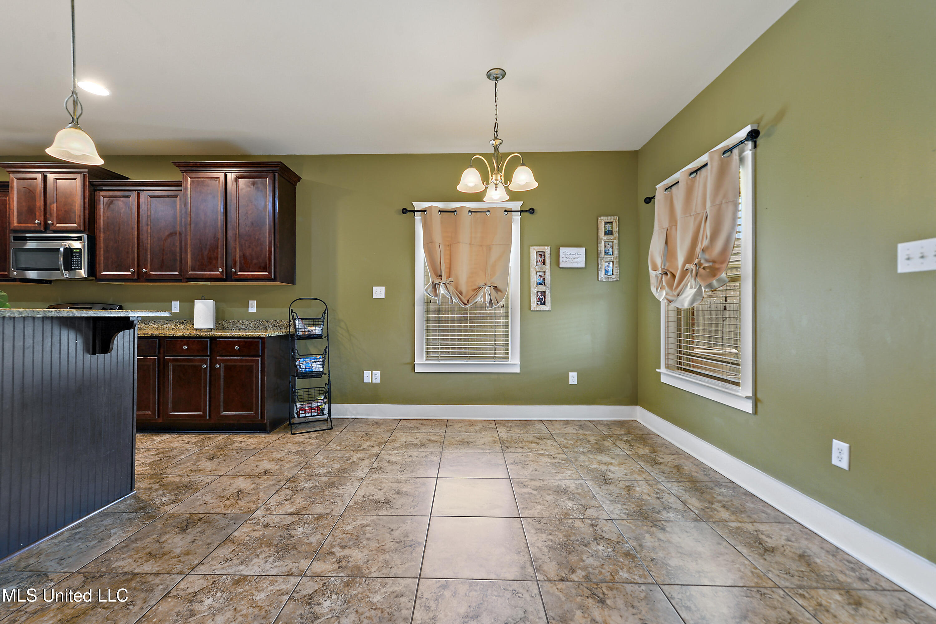 18225 Tulip Cove