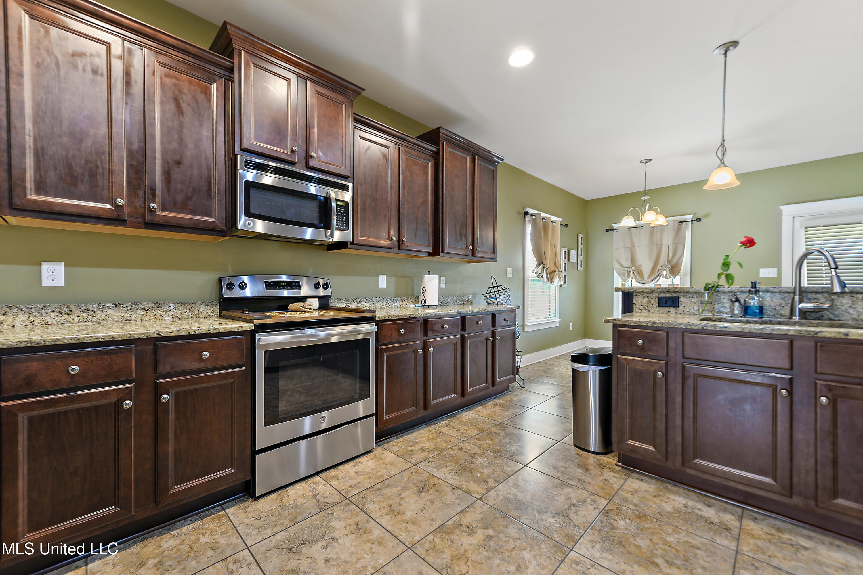 18225 Tulip Cove