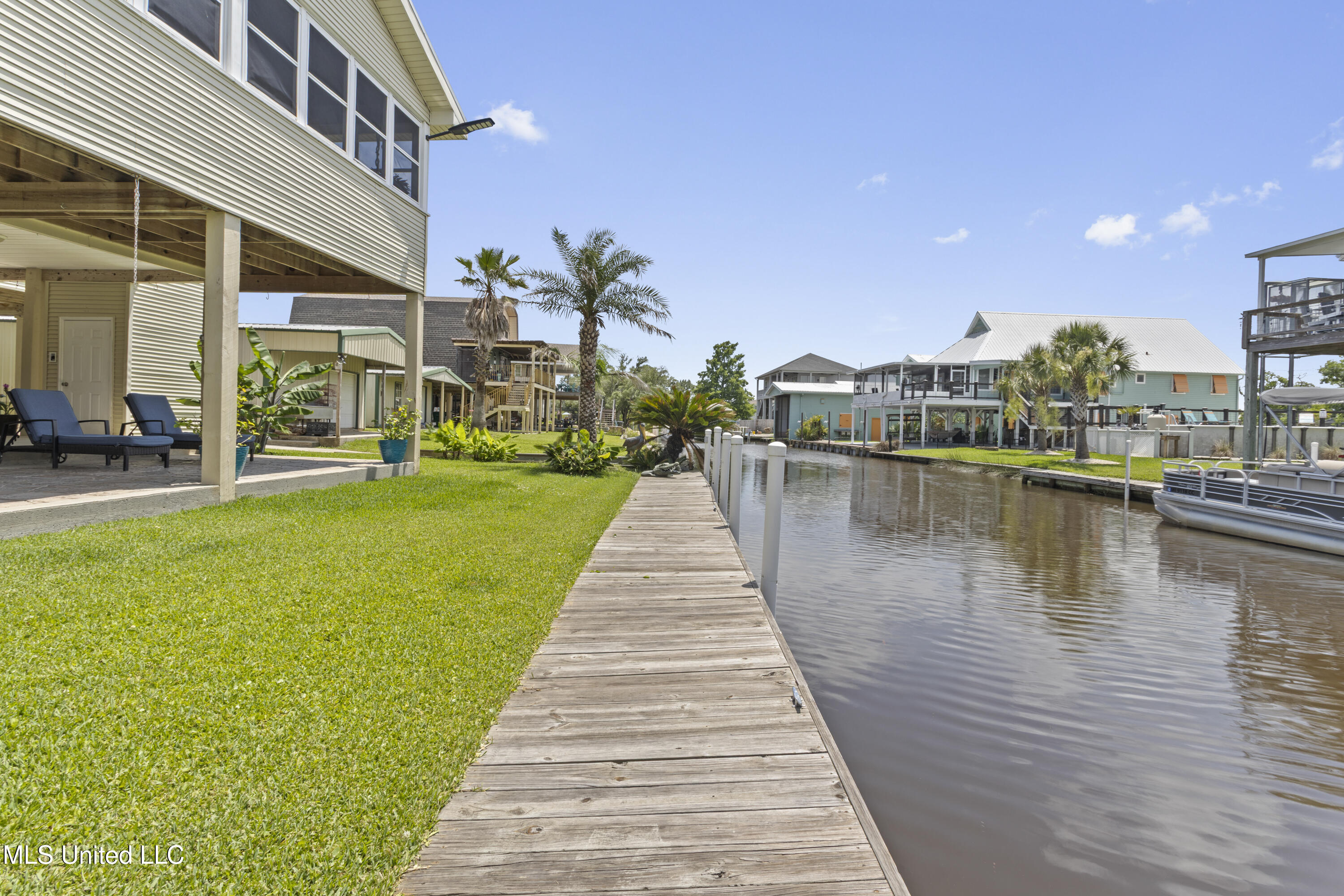 855 Dove Boulevard