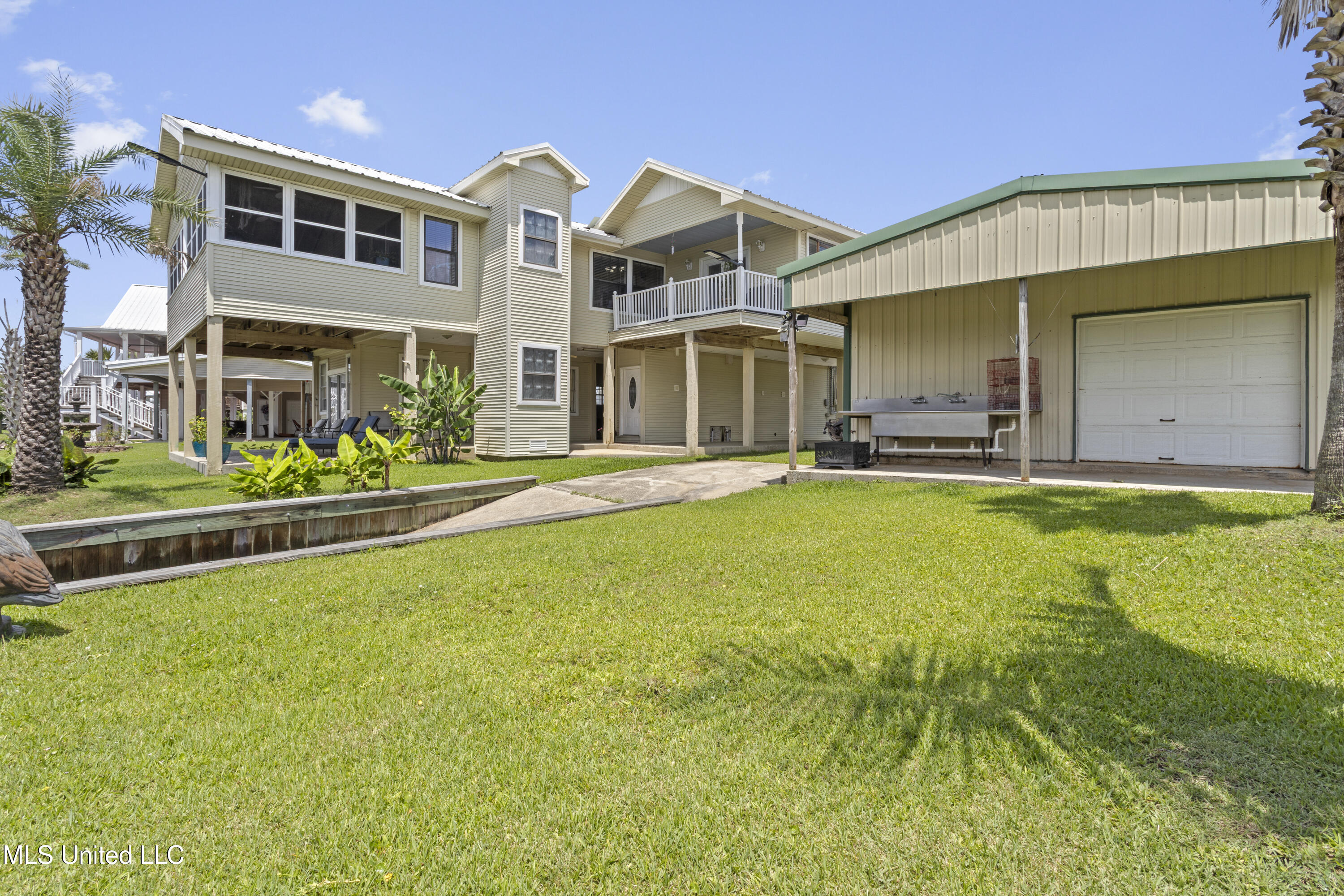 855 Dove Boulevard