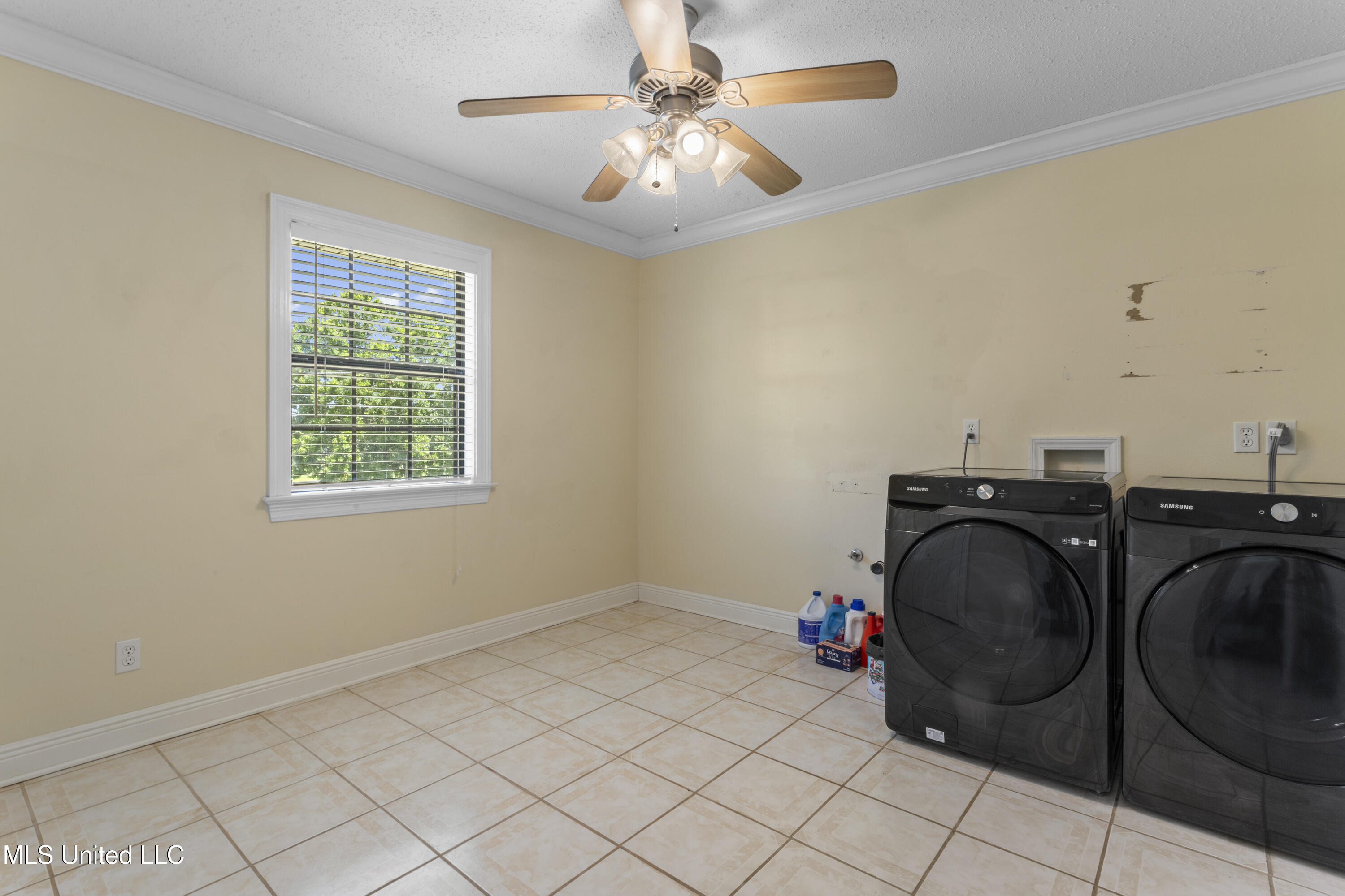 855 Dove Boulevard