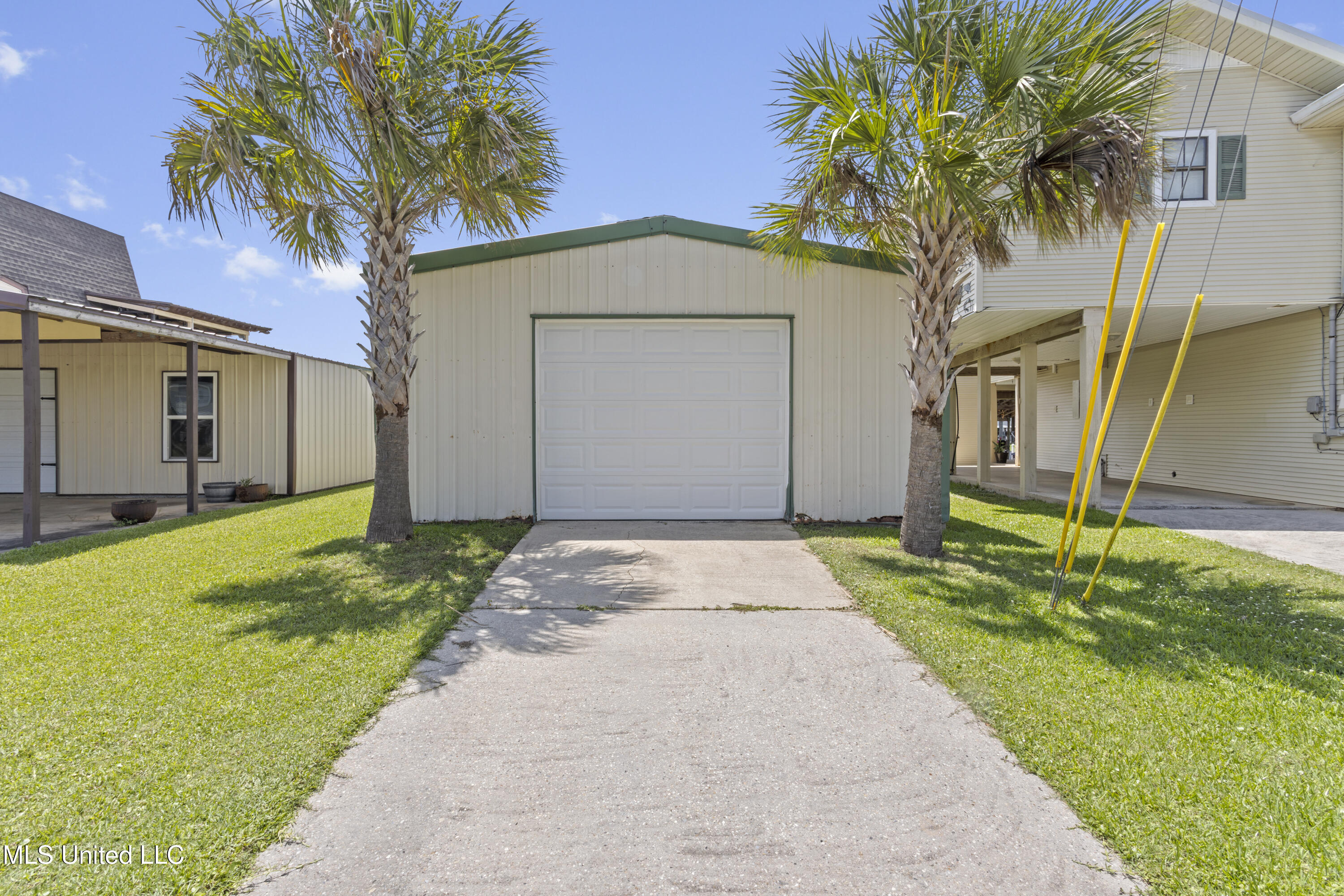 855 Dove Boulevard