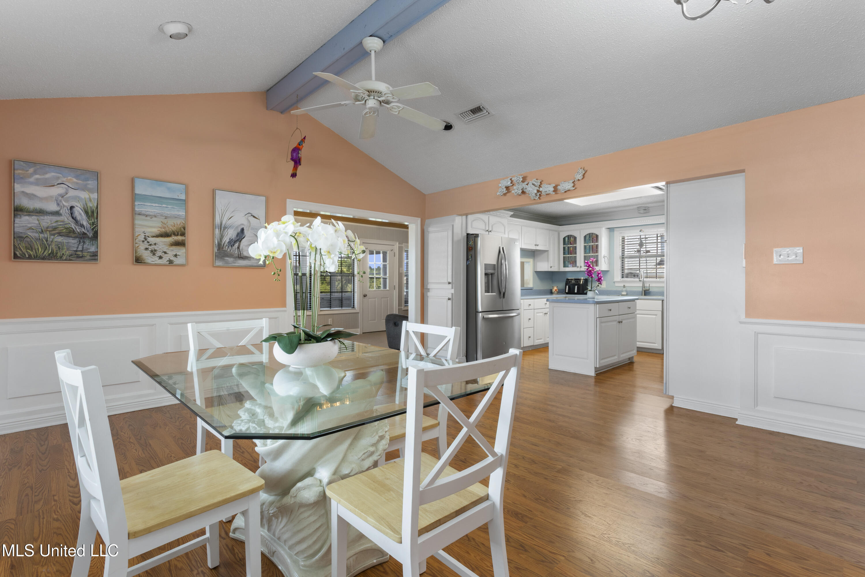 855 Dove Boulevard