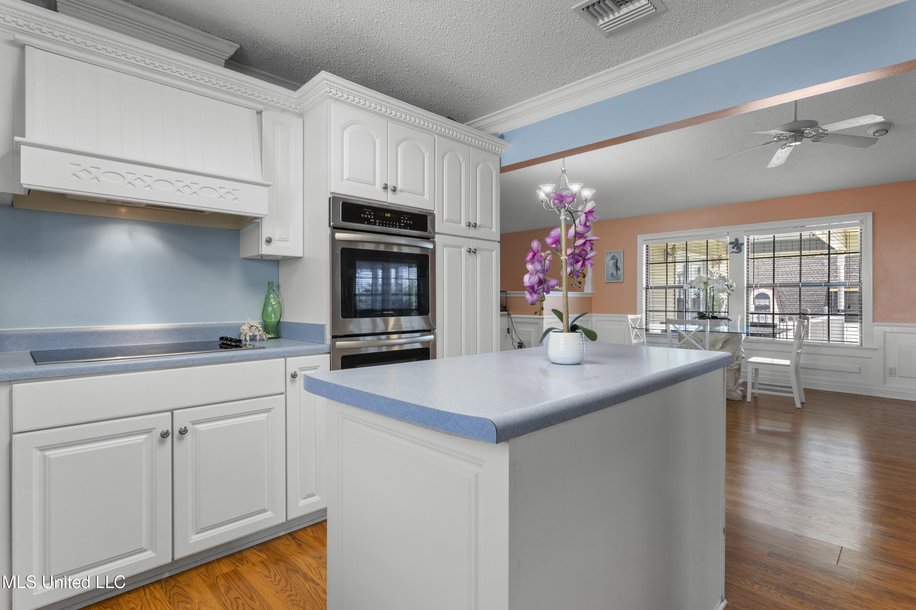 855 Dove Boulevard