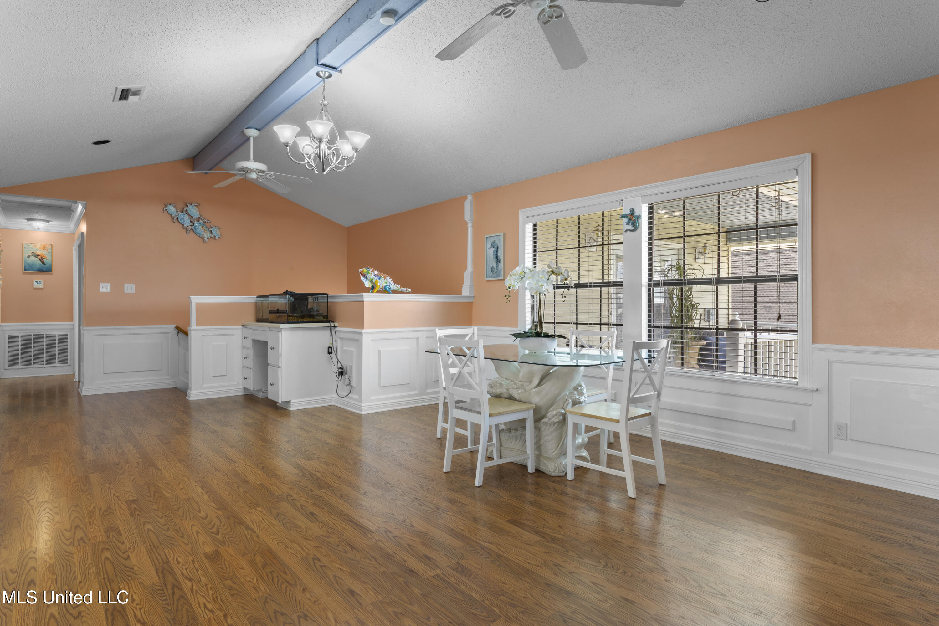 855 Dove Boulevard