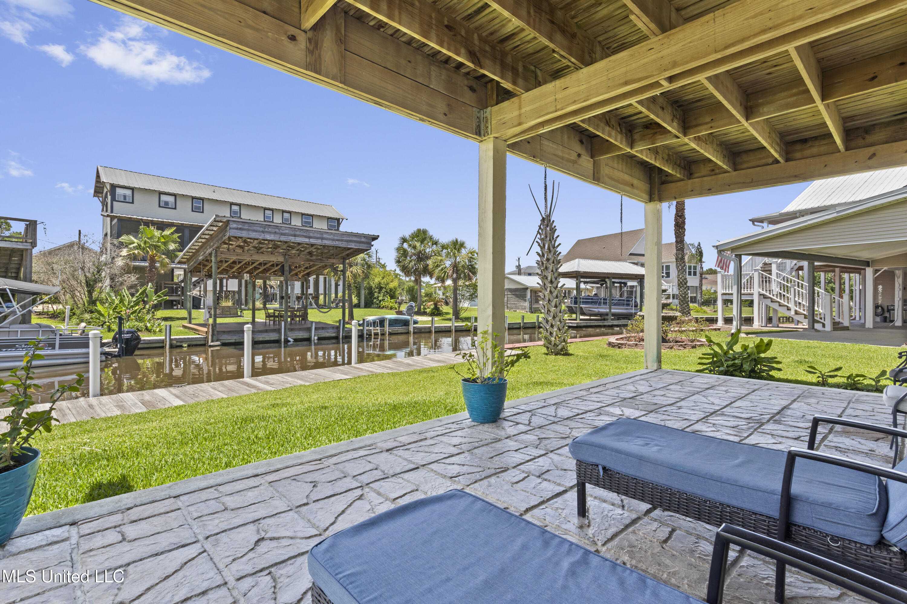 855 Dove Boulevard