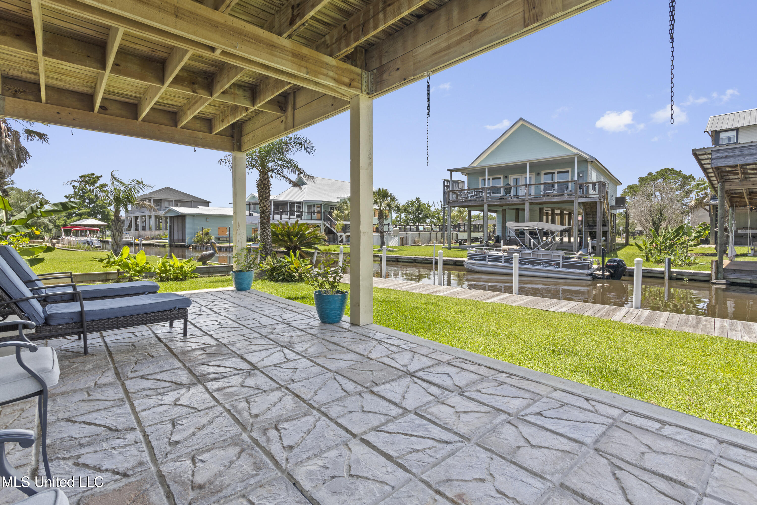 855 Dove Boulevard