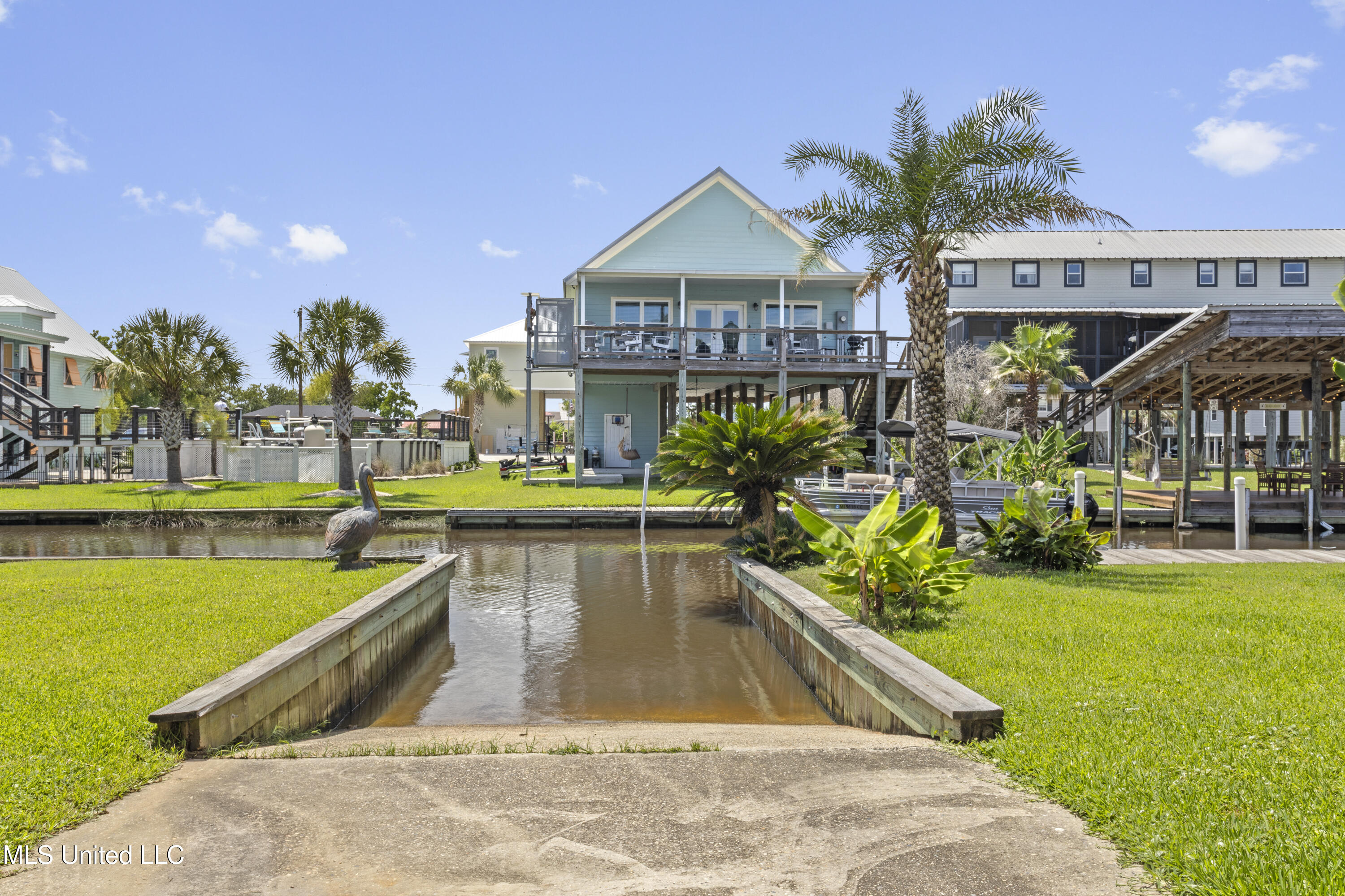 855 Dove Boulevard