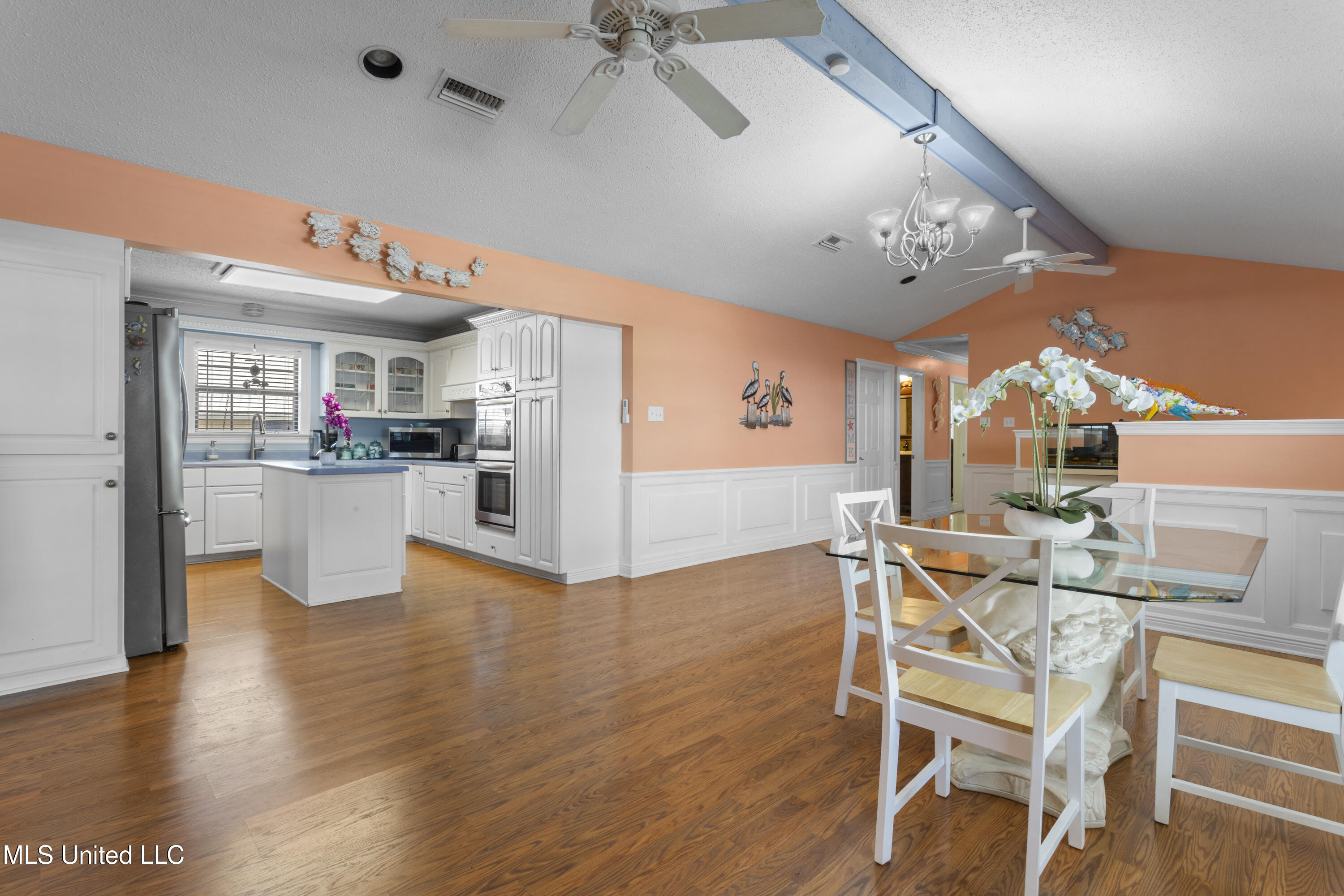 855 Dove Boulevard