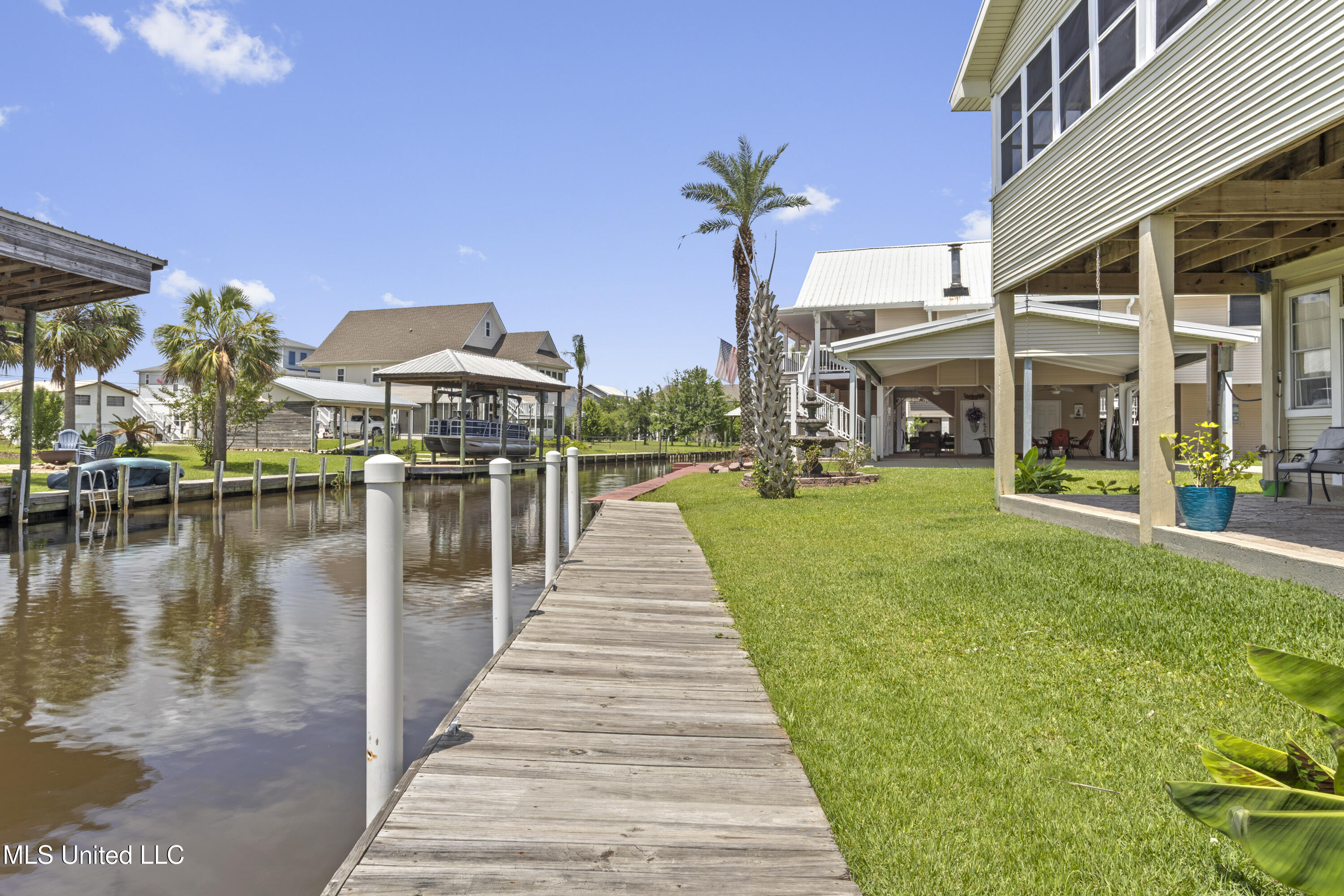 855 Dove Boulevard