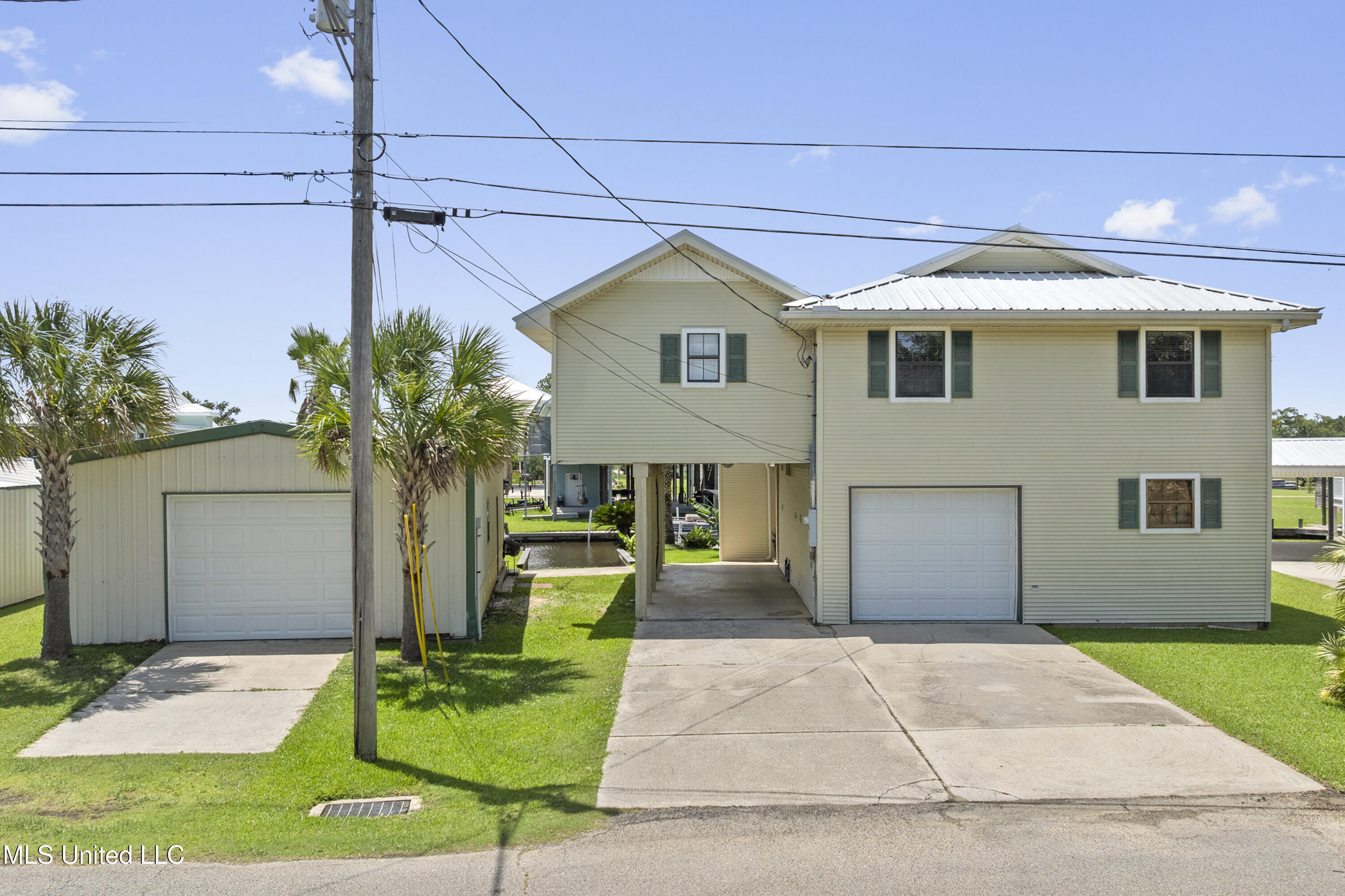 855 Dove Boulevard