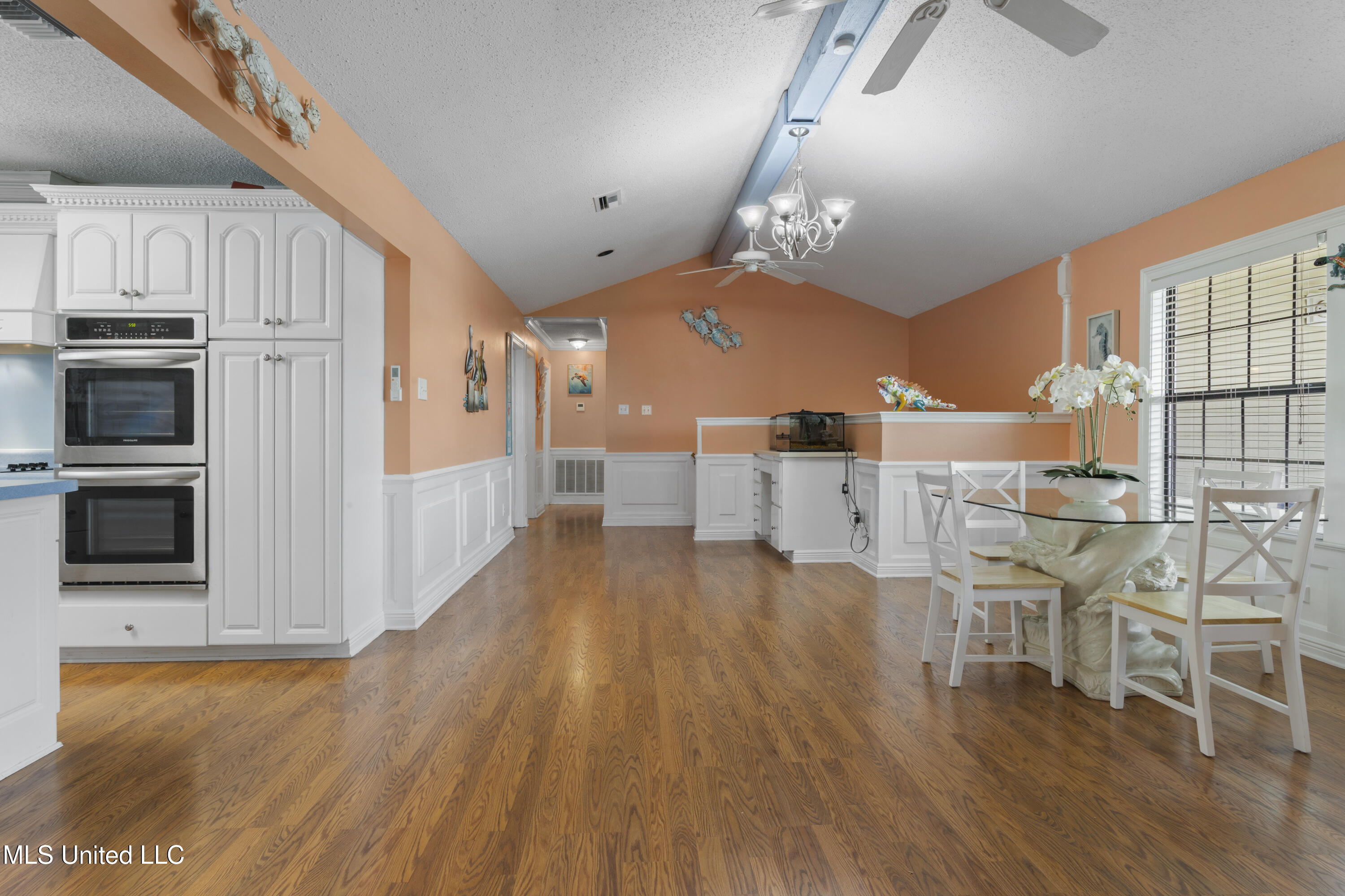 855 Dove Boulevard