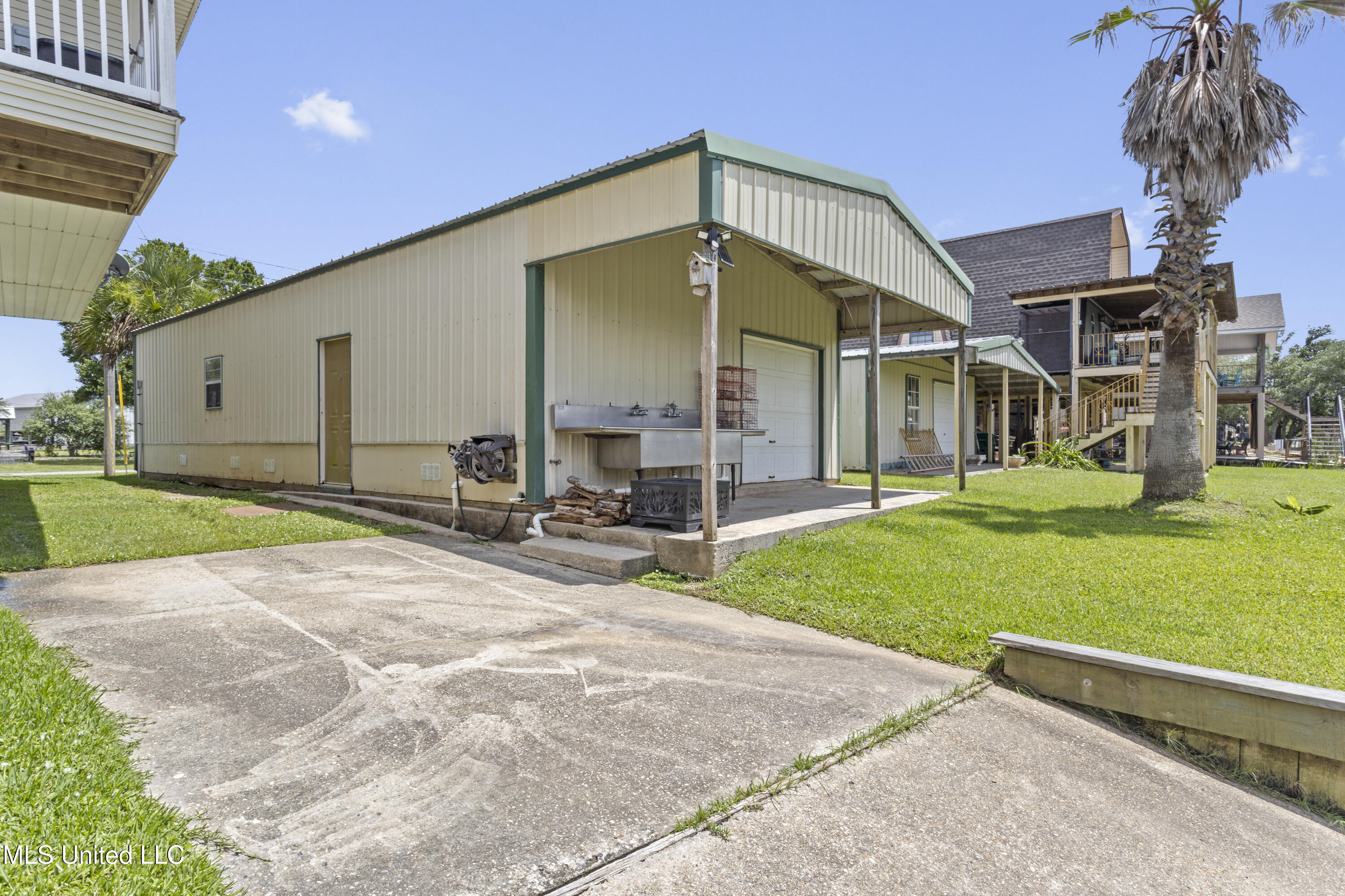 855 Dove Boulevard