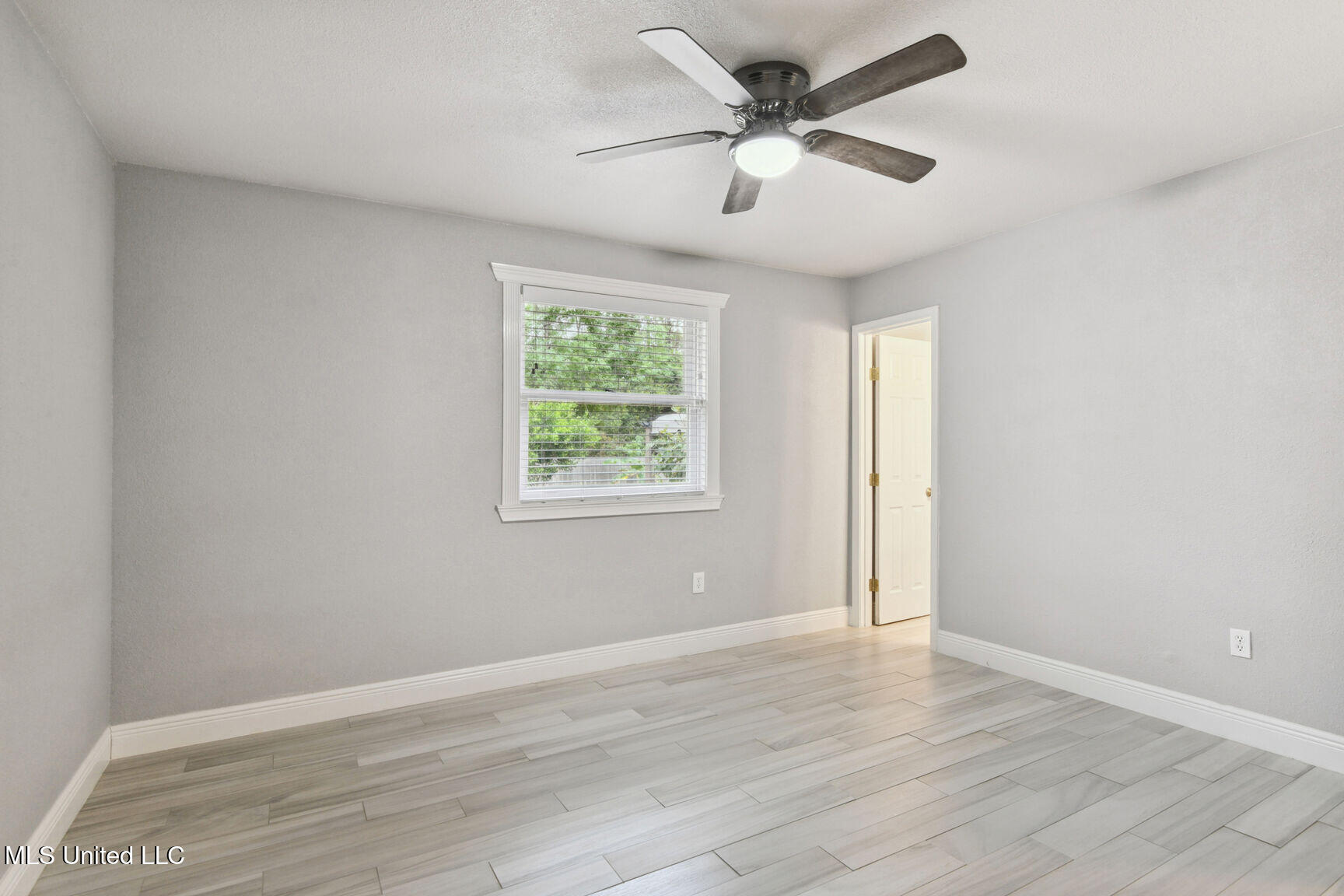 548 Royal Oak Drive