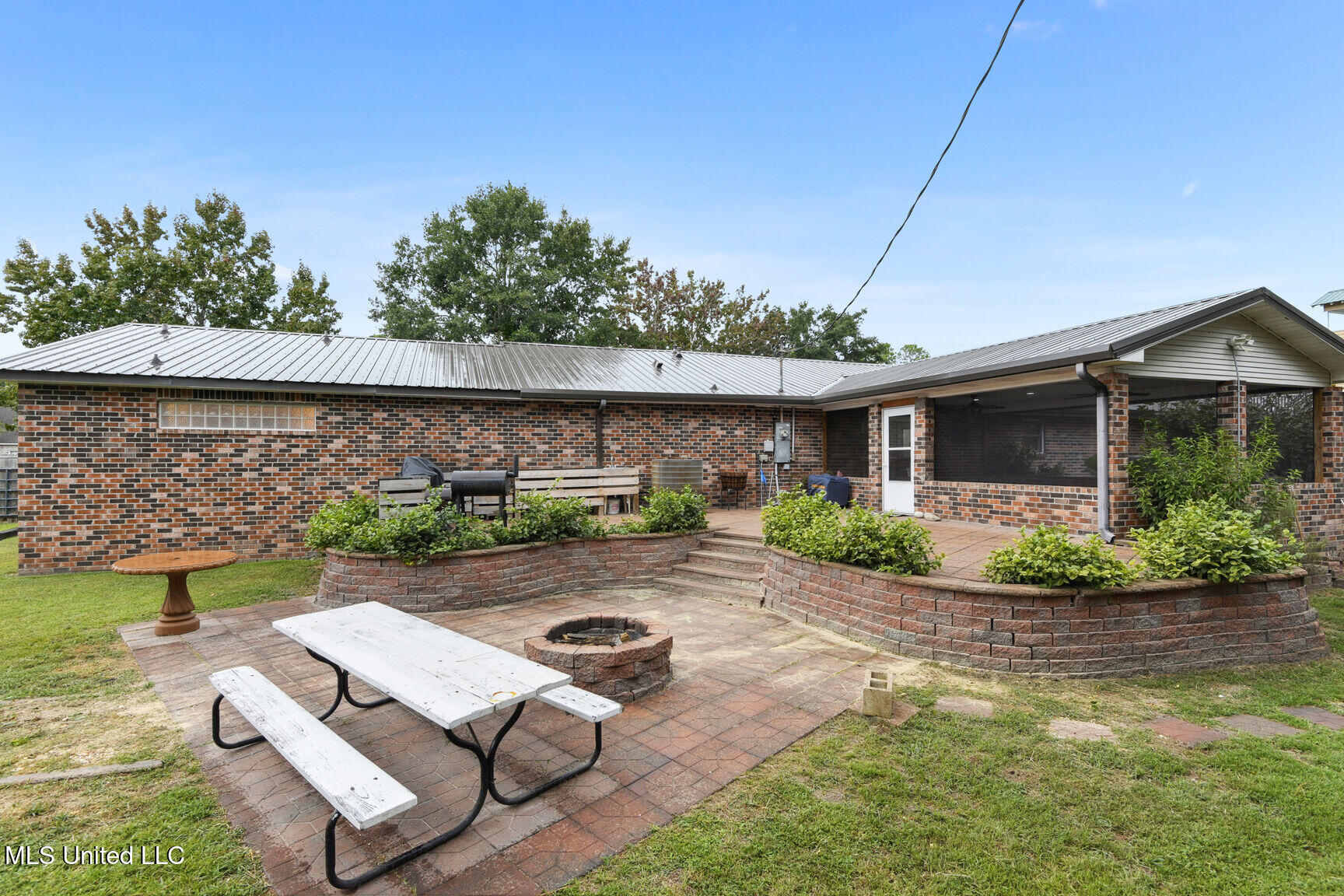 548 Royal Oak Drive
