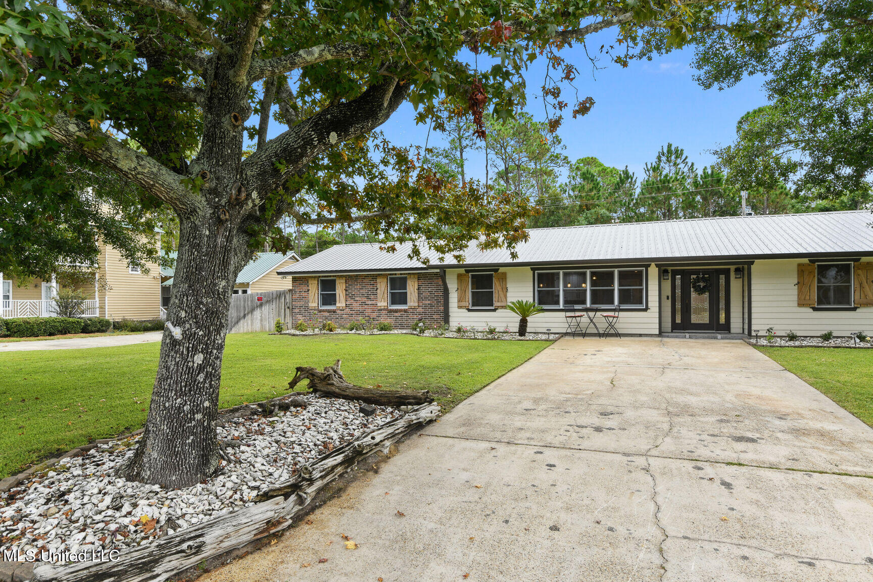 548 Royal Oak Drive