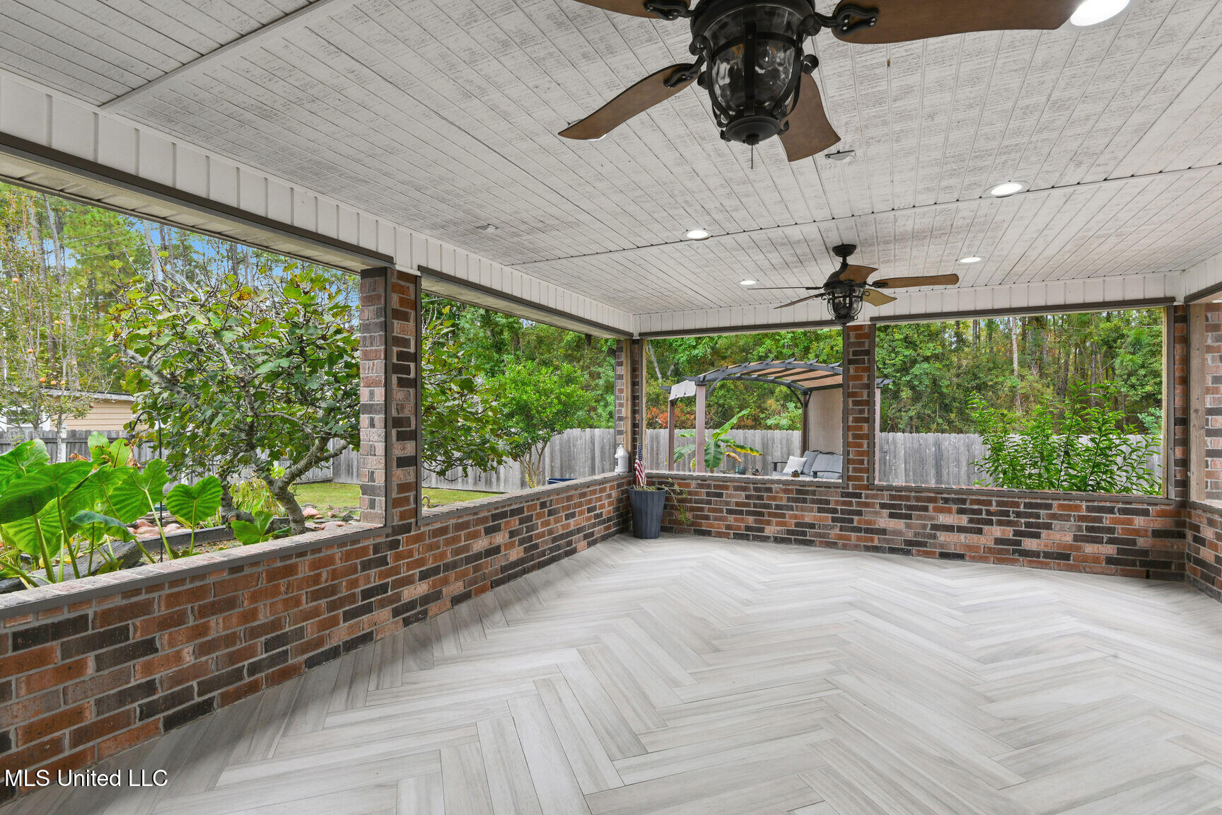548 Royal Oak Drive