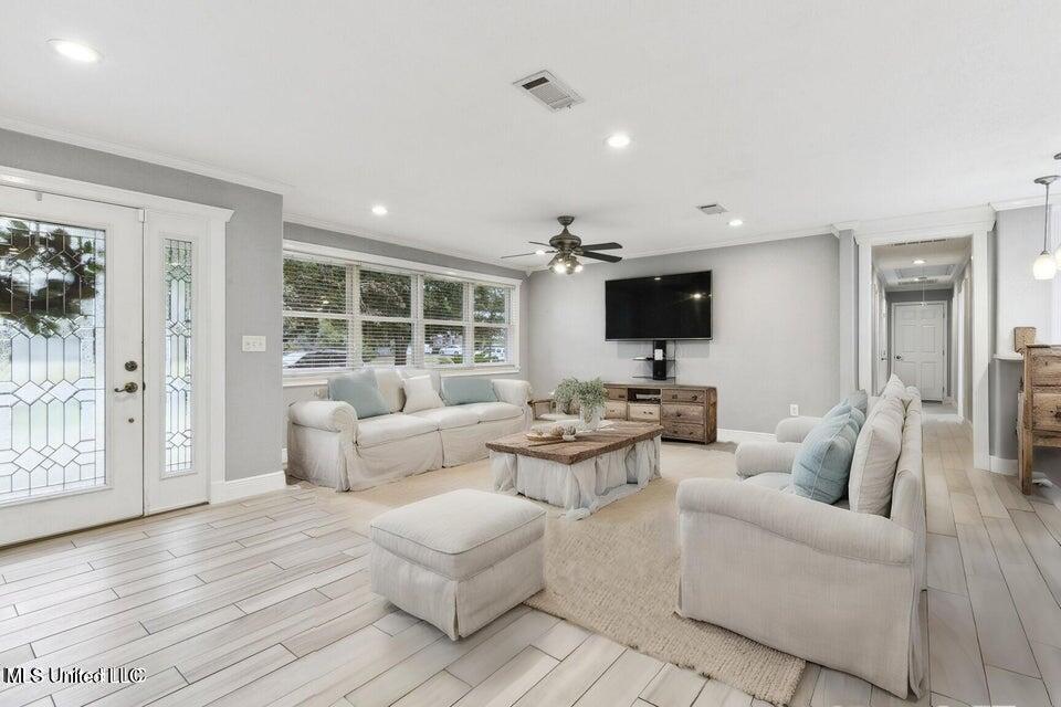 548 Royal Oak Drive