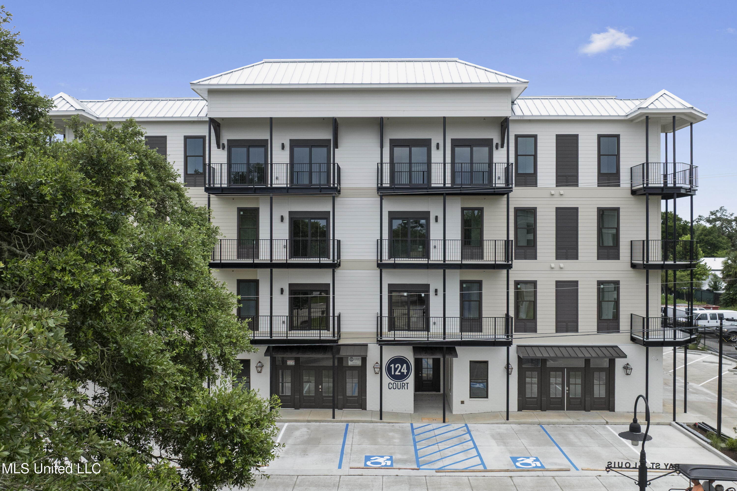 124 Court Unit #206 Street, 206