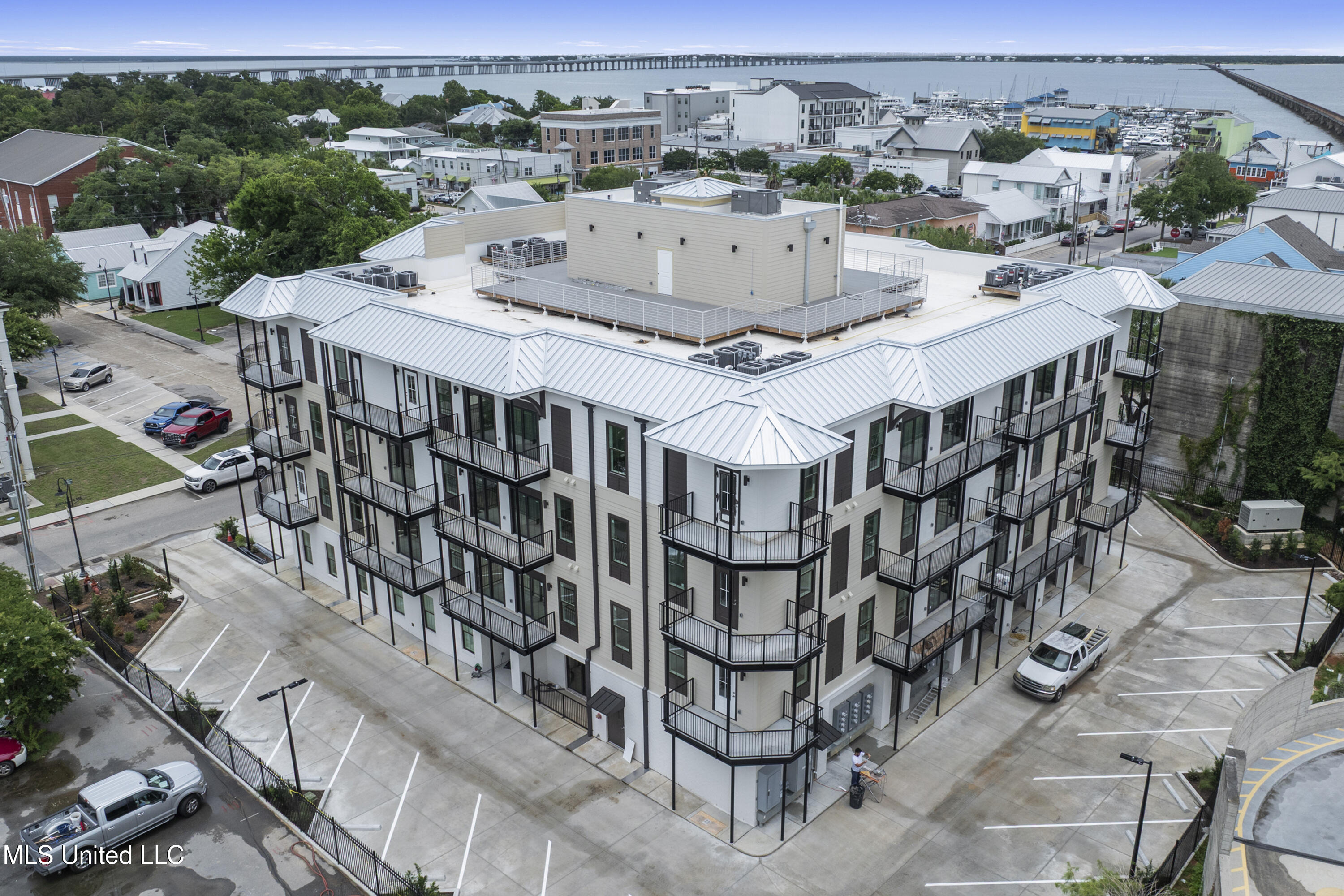 124 Court Unit#302 Street