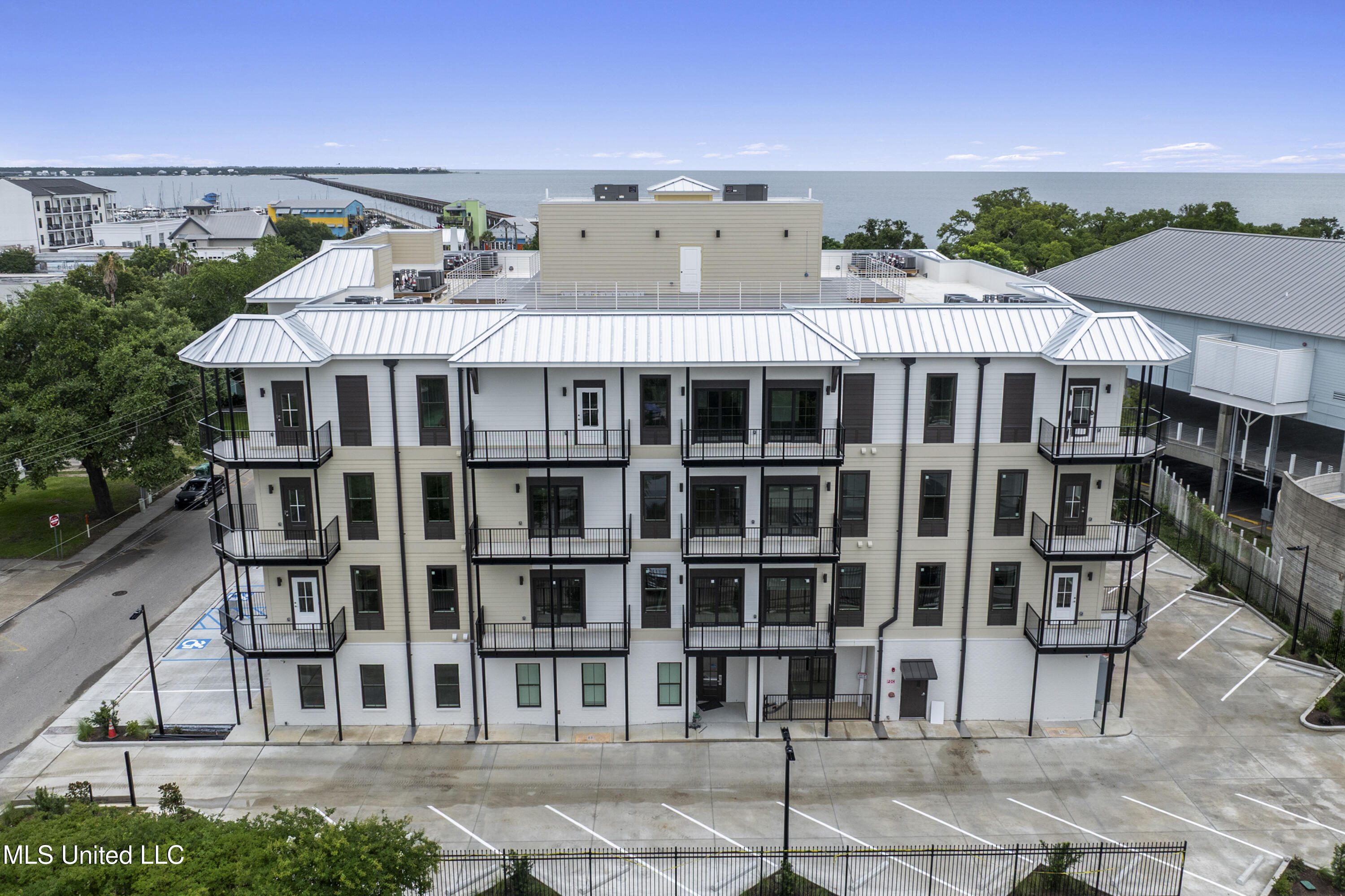 124 Court Unit#302 Street