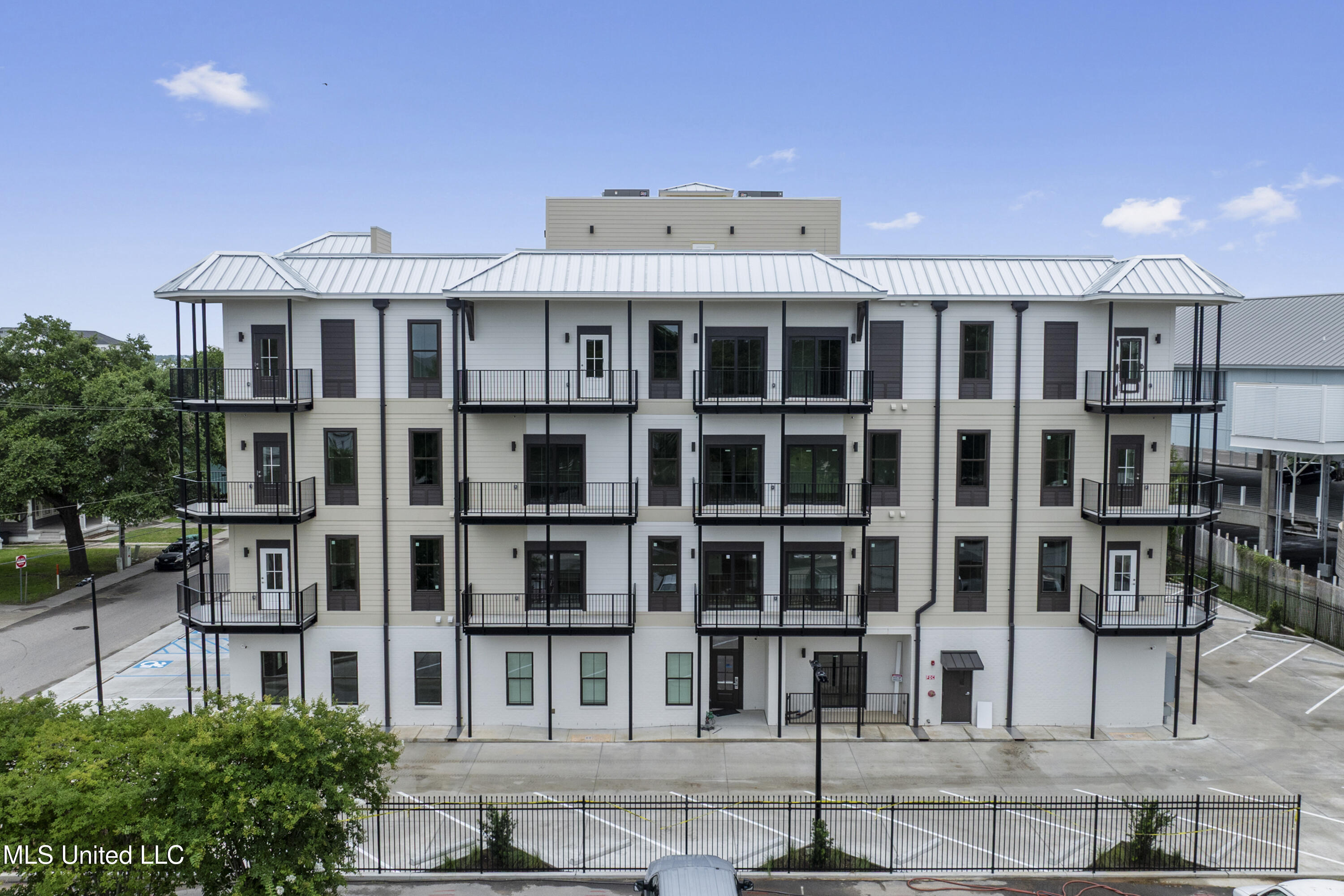124 Court Unit#302 Street