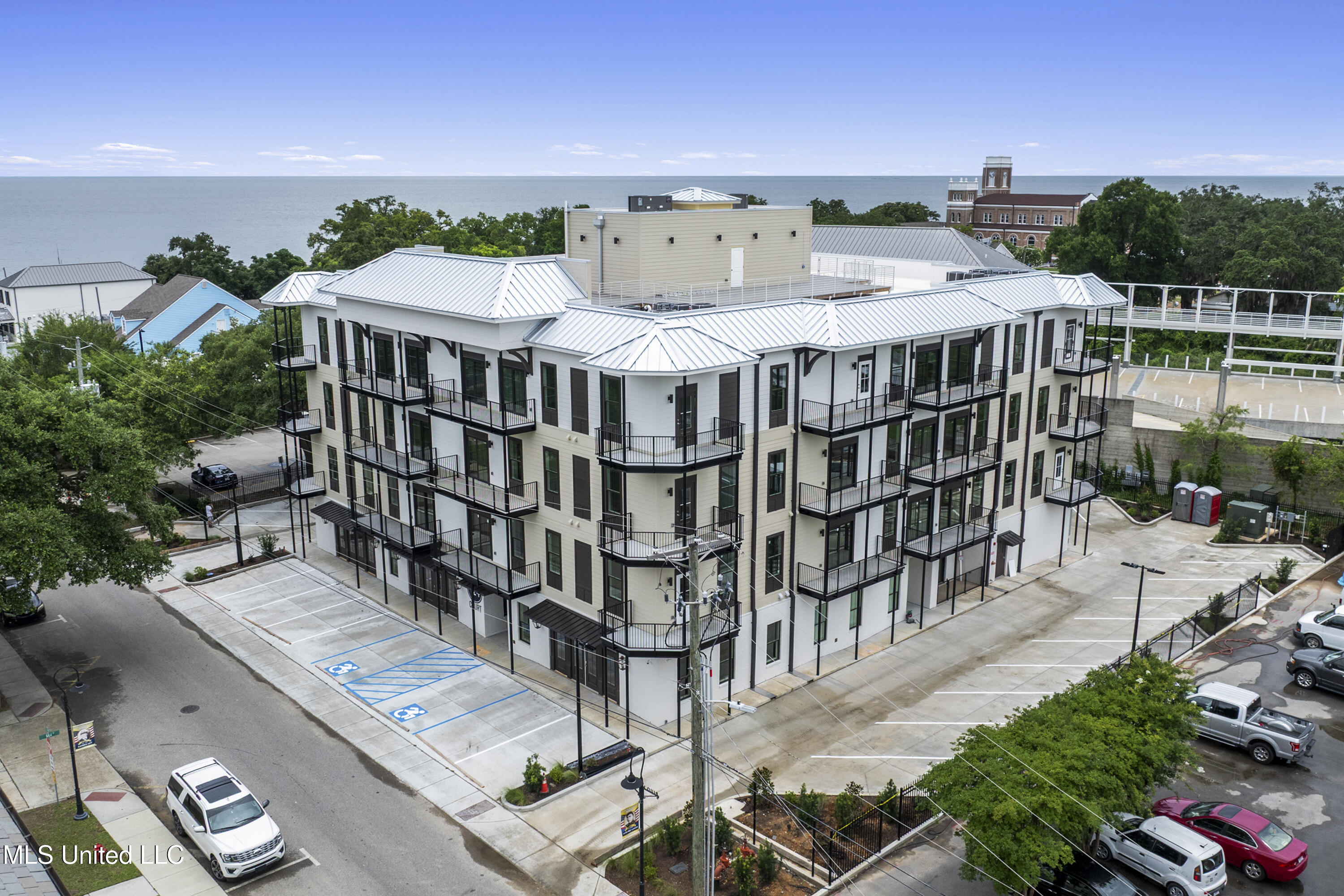 124 Court Unit#302 Street